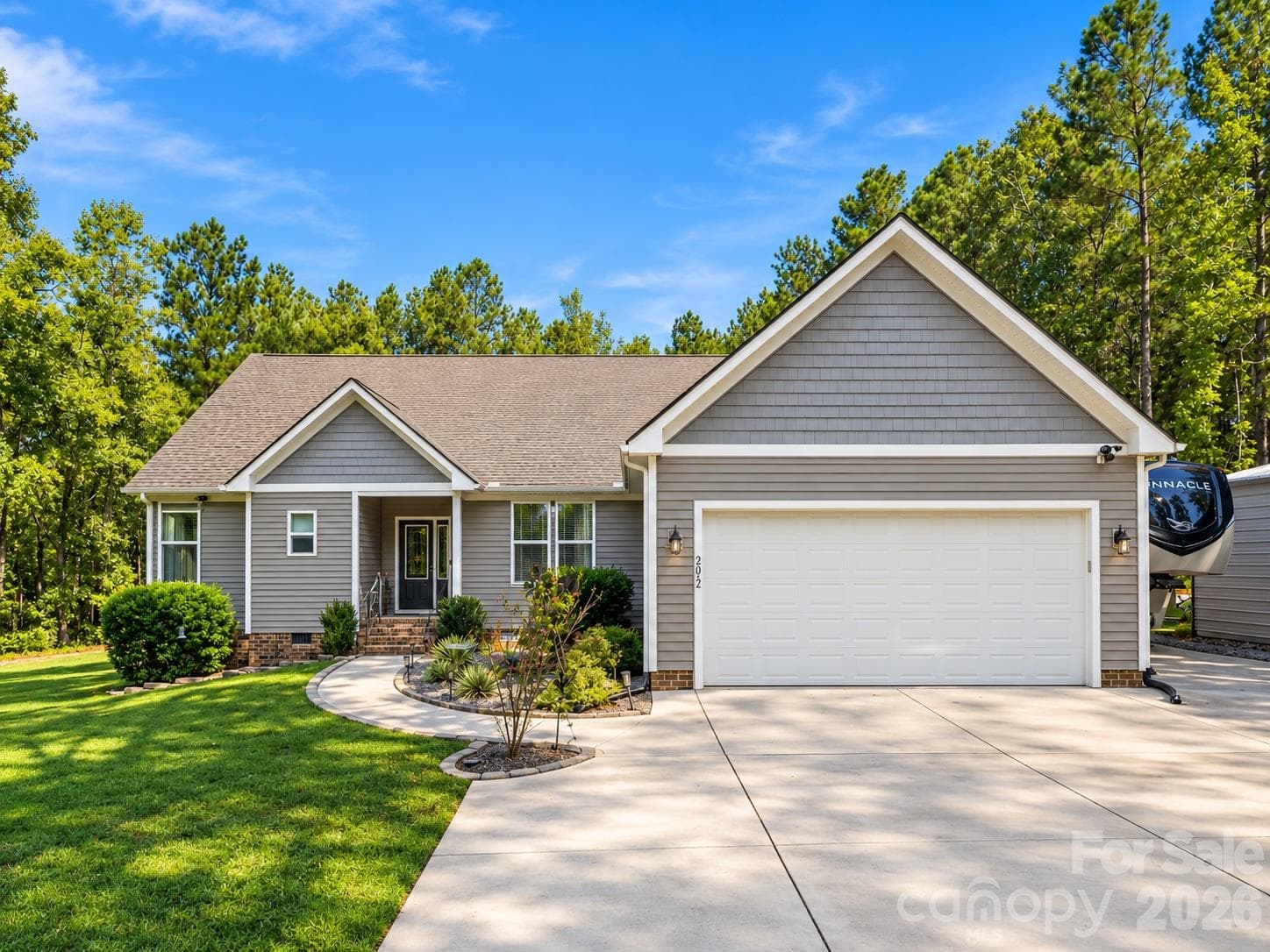 Single Family Residence at 2072 Old Ferry Lane, Lancaster, photo 3 of 45