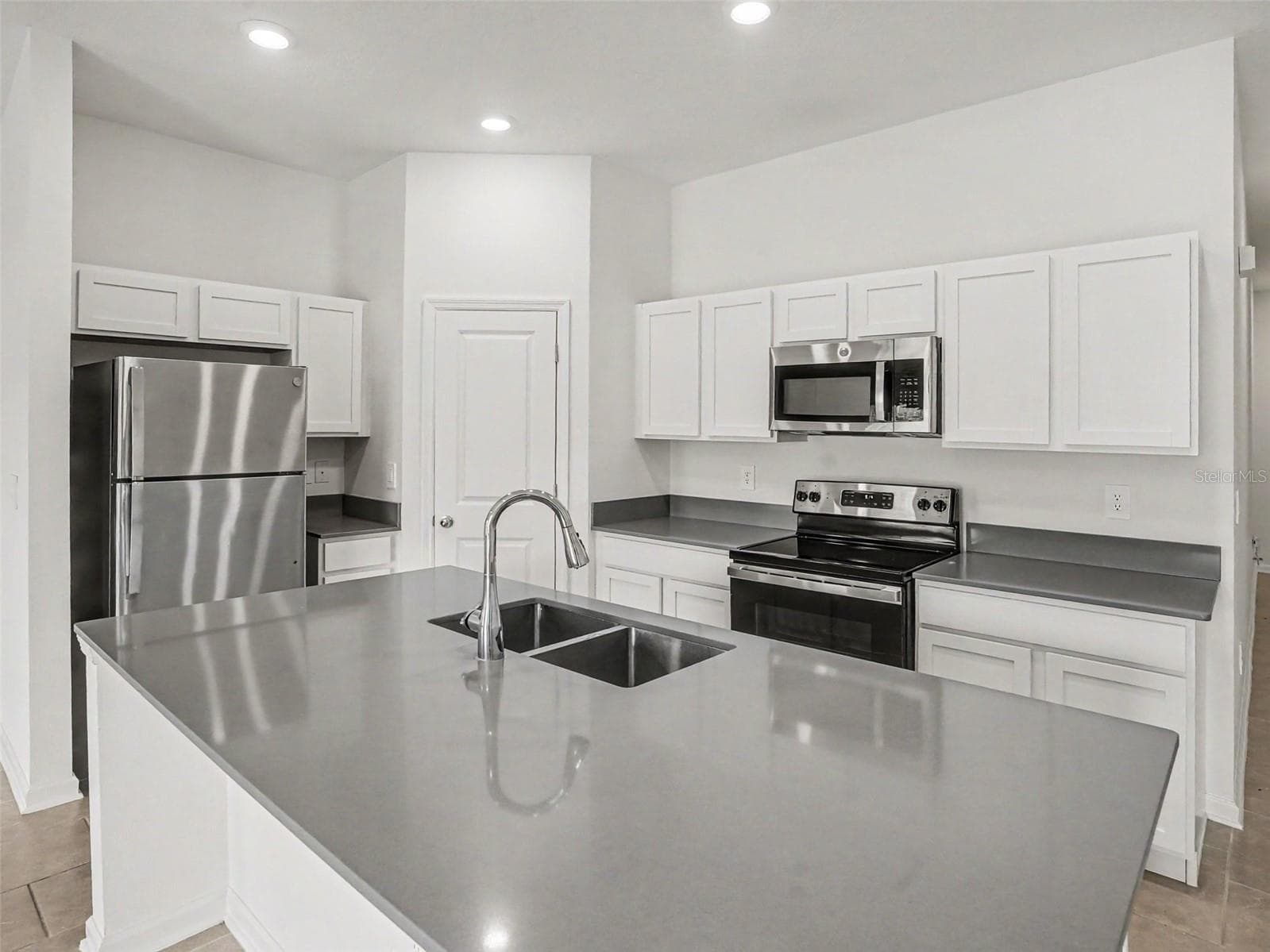 Single Family Residence at 3085 BLUE BONNET LN, OSTEEN, photo 5 of 14