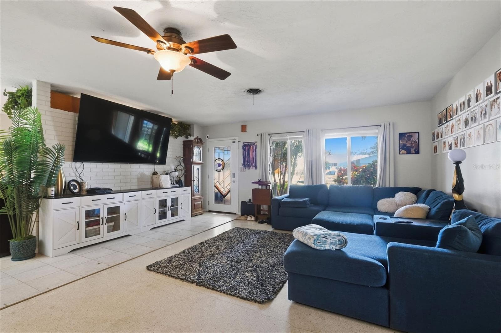Single Family Residence at 1356 WOODCREST AVE, CLEARWATER, photo 6 of 39