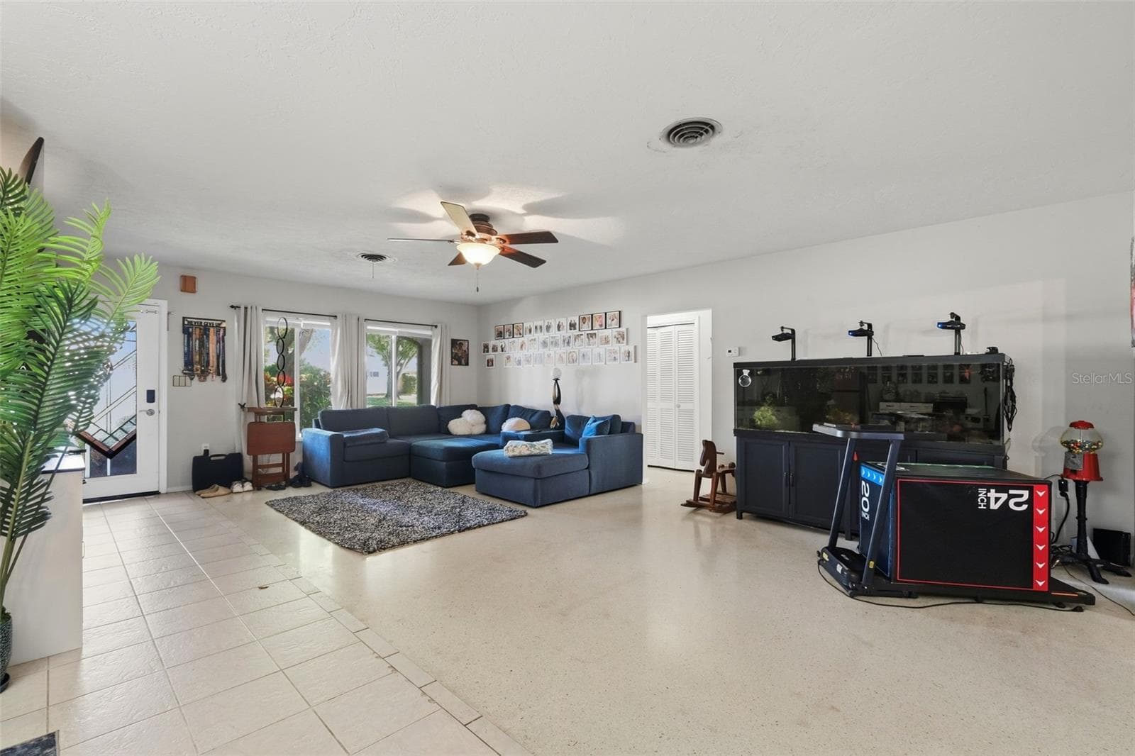 Single Family Residence at 1356 WOODCREST AVE, CLEARWATER, photo 8 of 39
