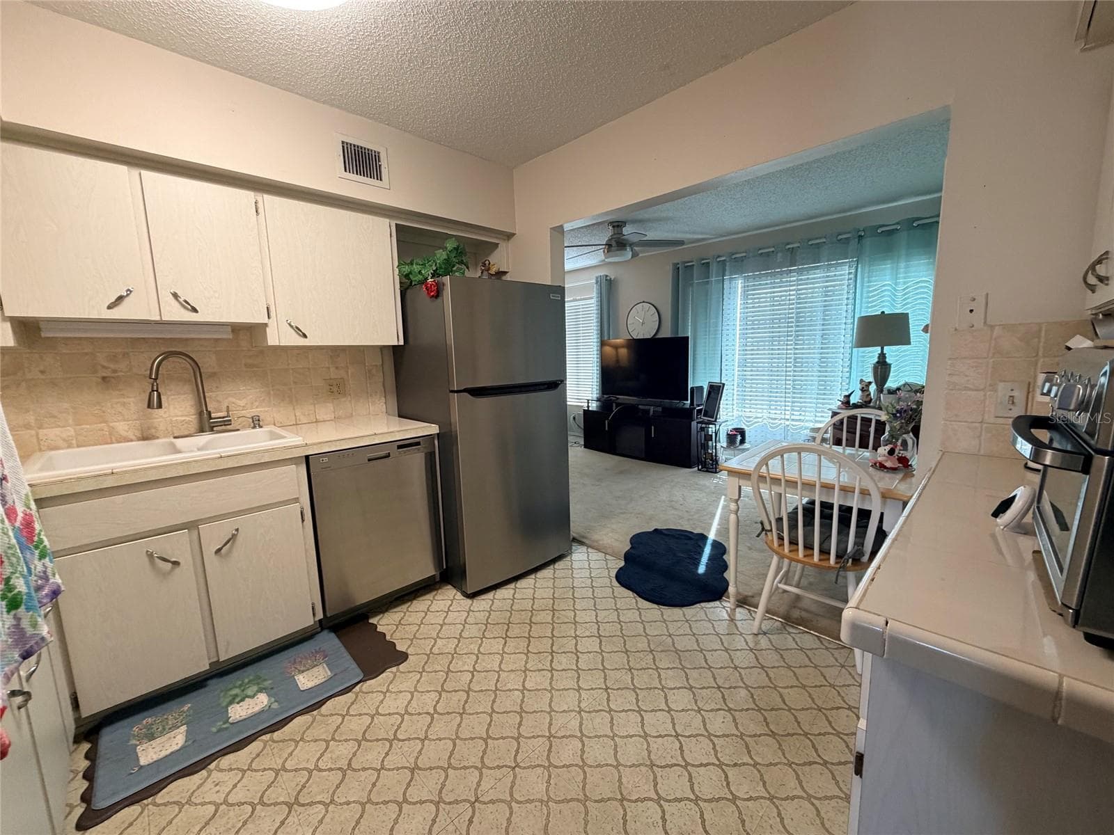 Kitchen w/Lots of Storage Coffee Bar Bonus - 2363 ISRAELI DR #33, CLEARWATER