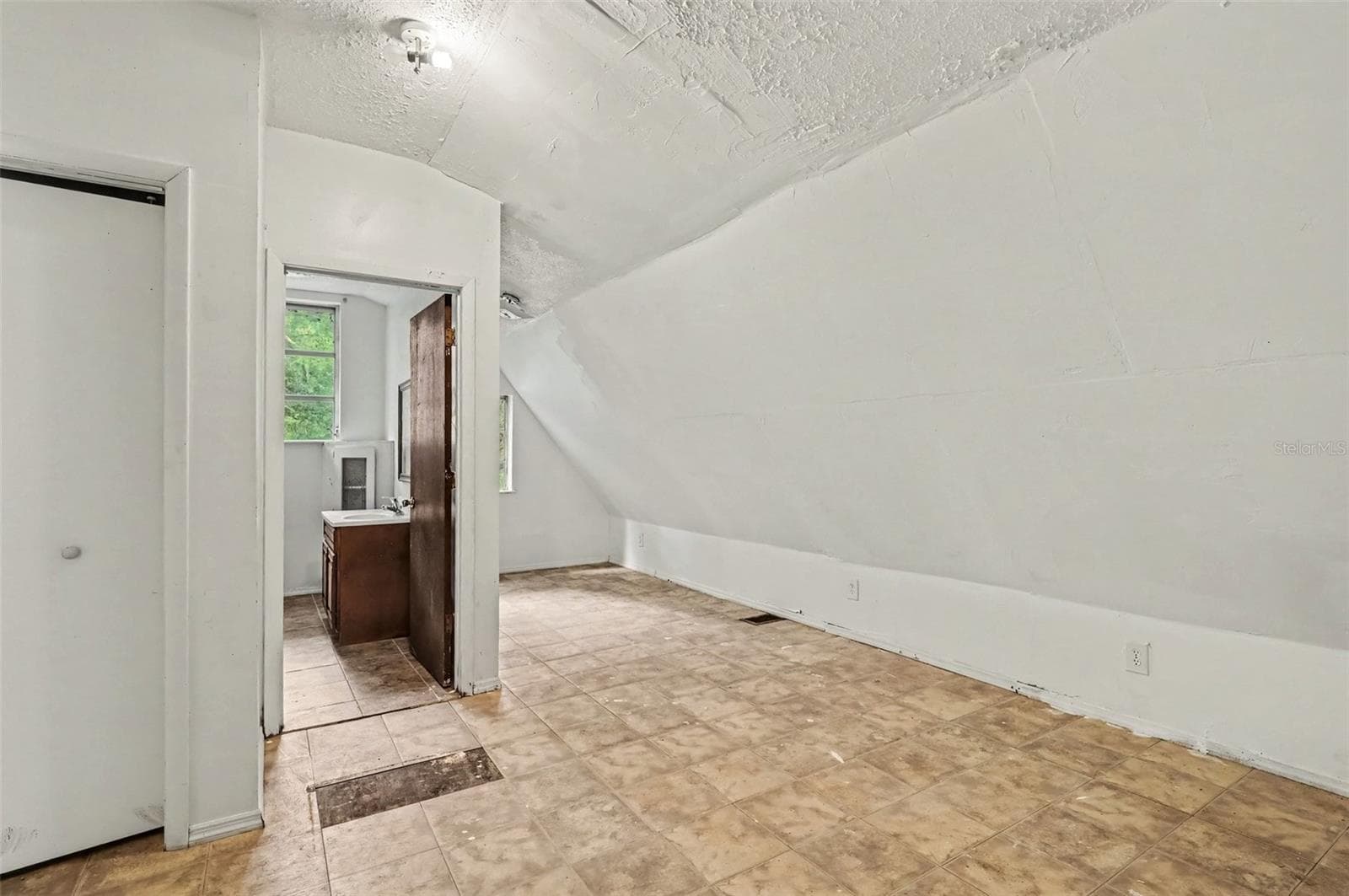 Single Family Residence at 415 THOMAS AVE, LEESBURG, photo 23 of 26