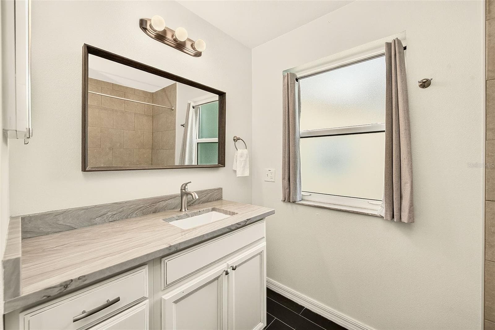 Hall Bath - 14330 CHANNEL DR, LARGO