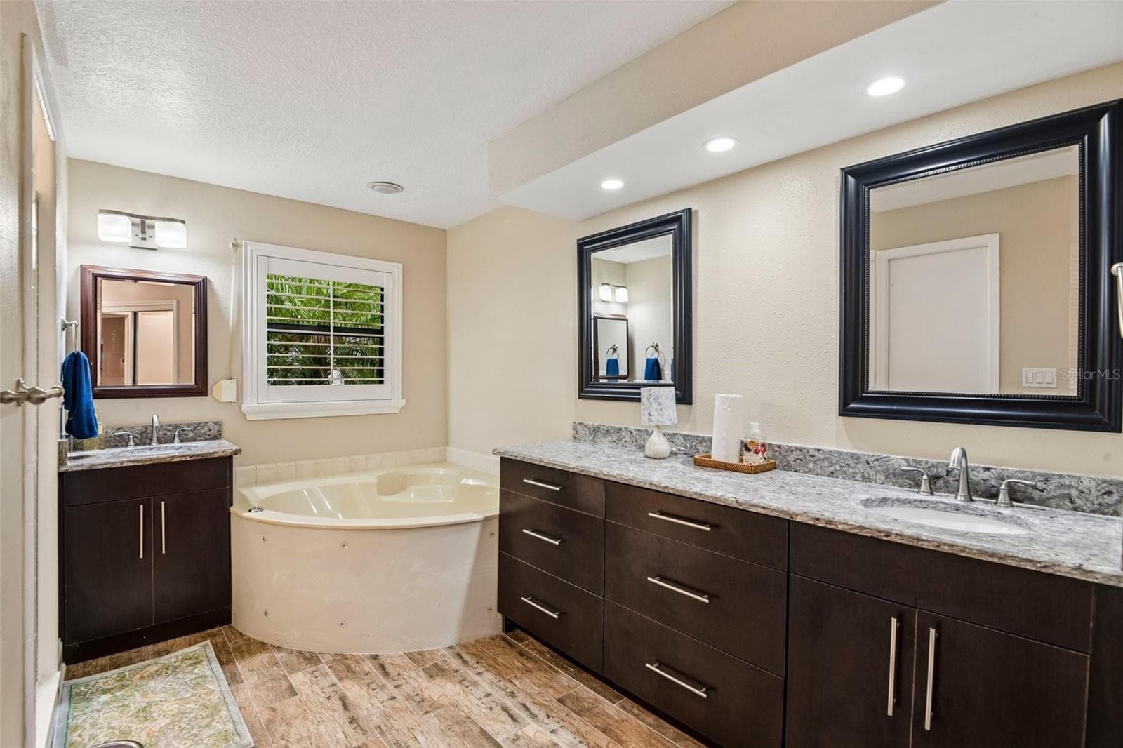 Single Family Residence at 1175 SAN CARLOS AVE NE, ST PETERSBURG, photo 19 of 38