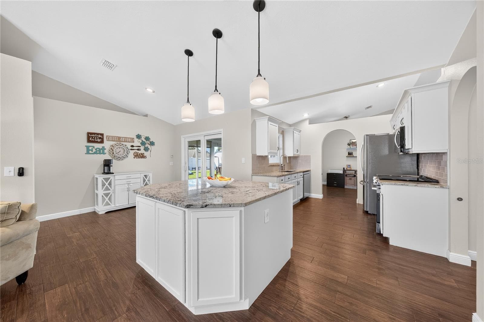Single Family Residence at 8 LAKEVIEW RESERVE BLVD, WINTER GARDEN, photo 5 of 38