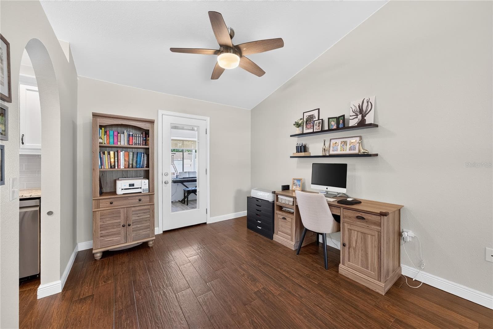Single Family Residence at 8 LAKEVIEW RESERVE BLVD, WINTER GARDEN, photo 9 of 38