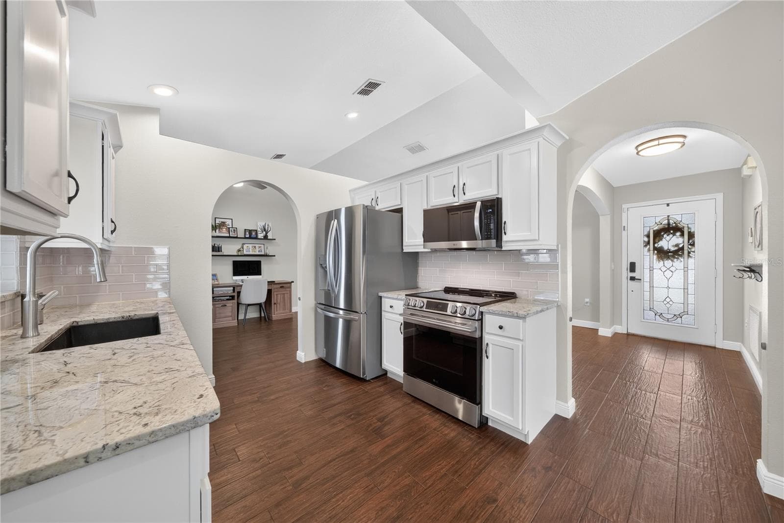 Single Family Residence at 8 LAKEVIEW RESERVE BLVD, WINTER GARDEN, photo 18 of 38