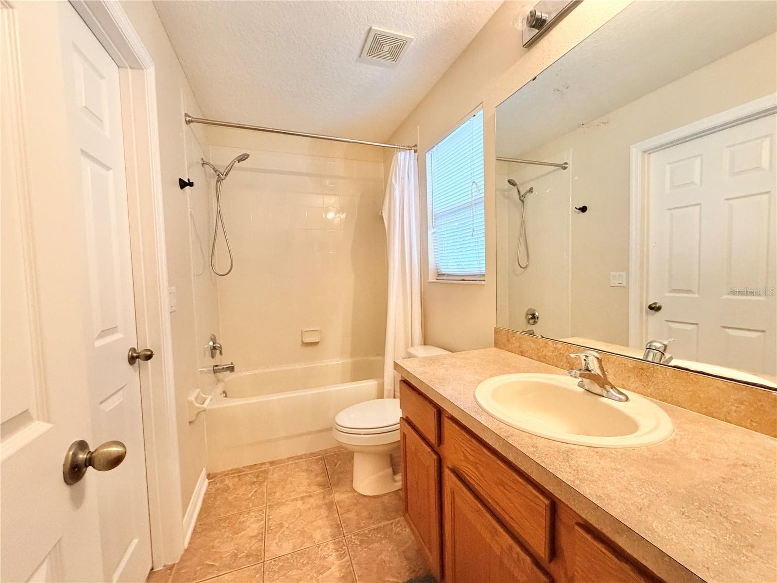 Jack and Jill bath - 4410 PINE GOLD AVE, APOPKA