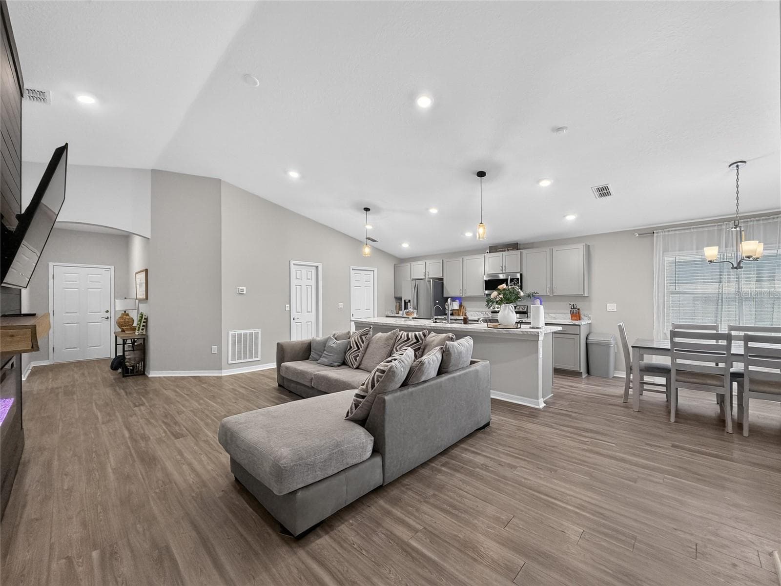 Single Family Residence at 1244 MEZZAVALLE WAY, AUBURNDALE, photo 4 of 41