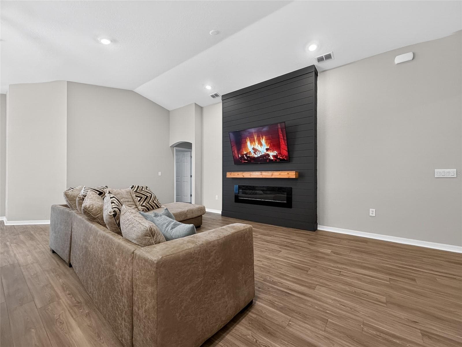 Single Family Residence at 1244 MEZZAVALLE WAY, AUBURNDALE, photo 5 of 41
