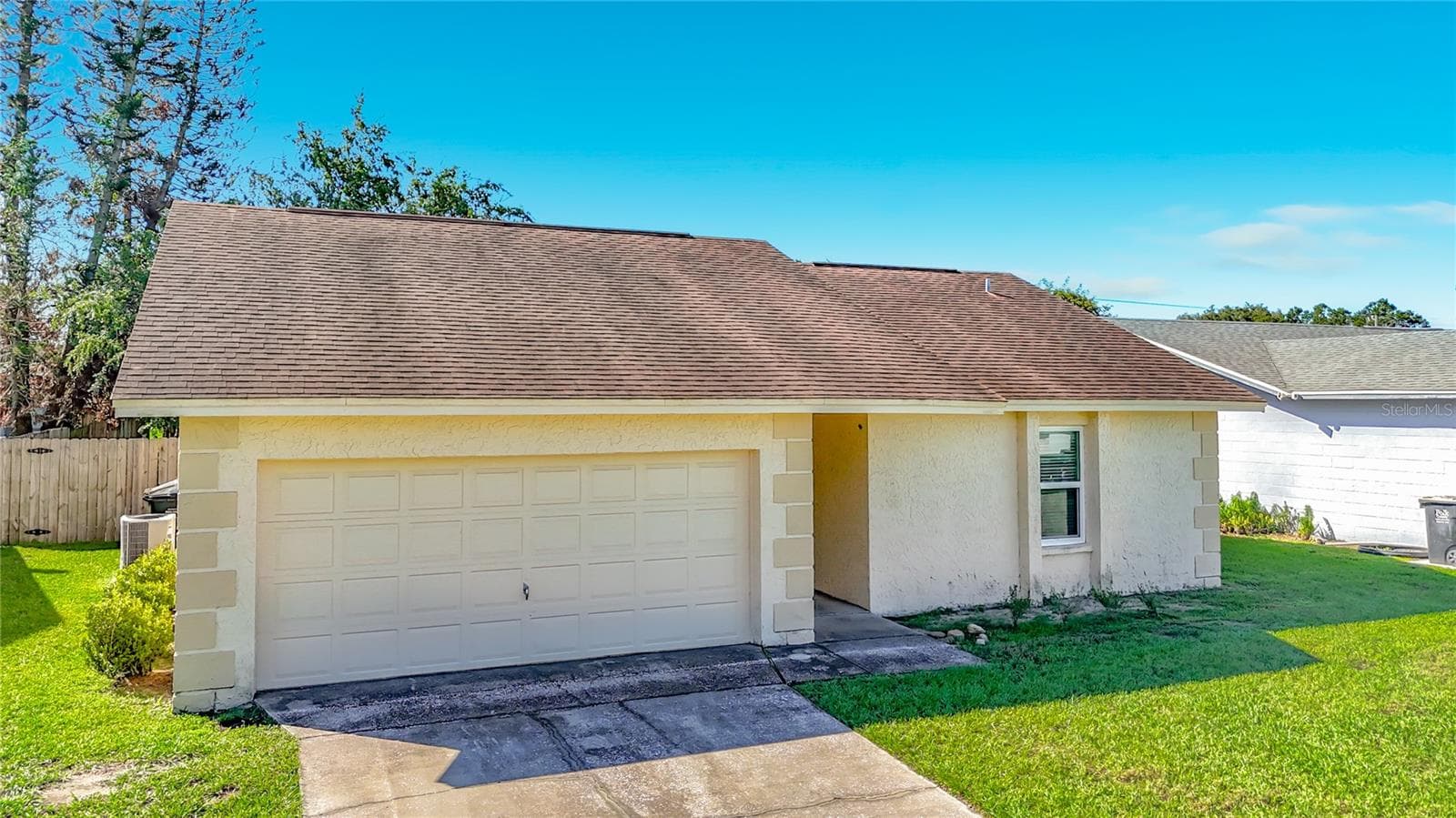 Single Family Residence at 3749 FEATHER DR, LAKELAND, photo 2 of 26