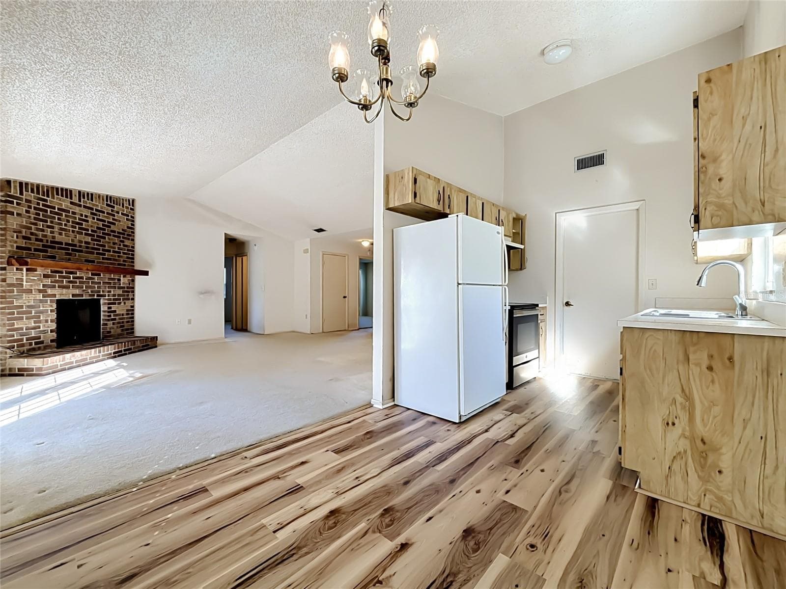 Kitchen - 3749 FEATHER DR, LAKELAND