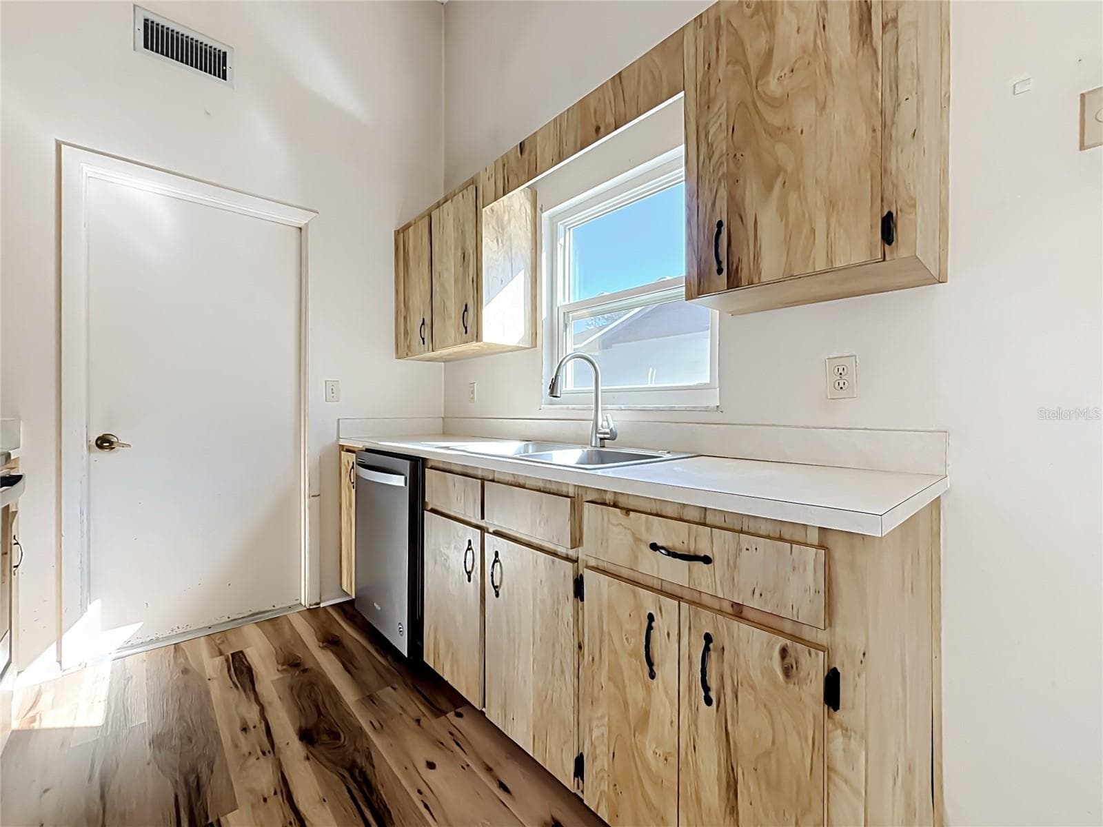 Kitchen - 3749 FEATHER DR, LAKELAND