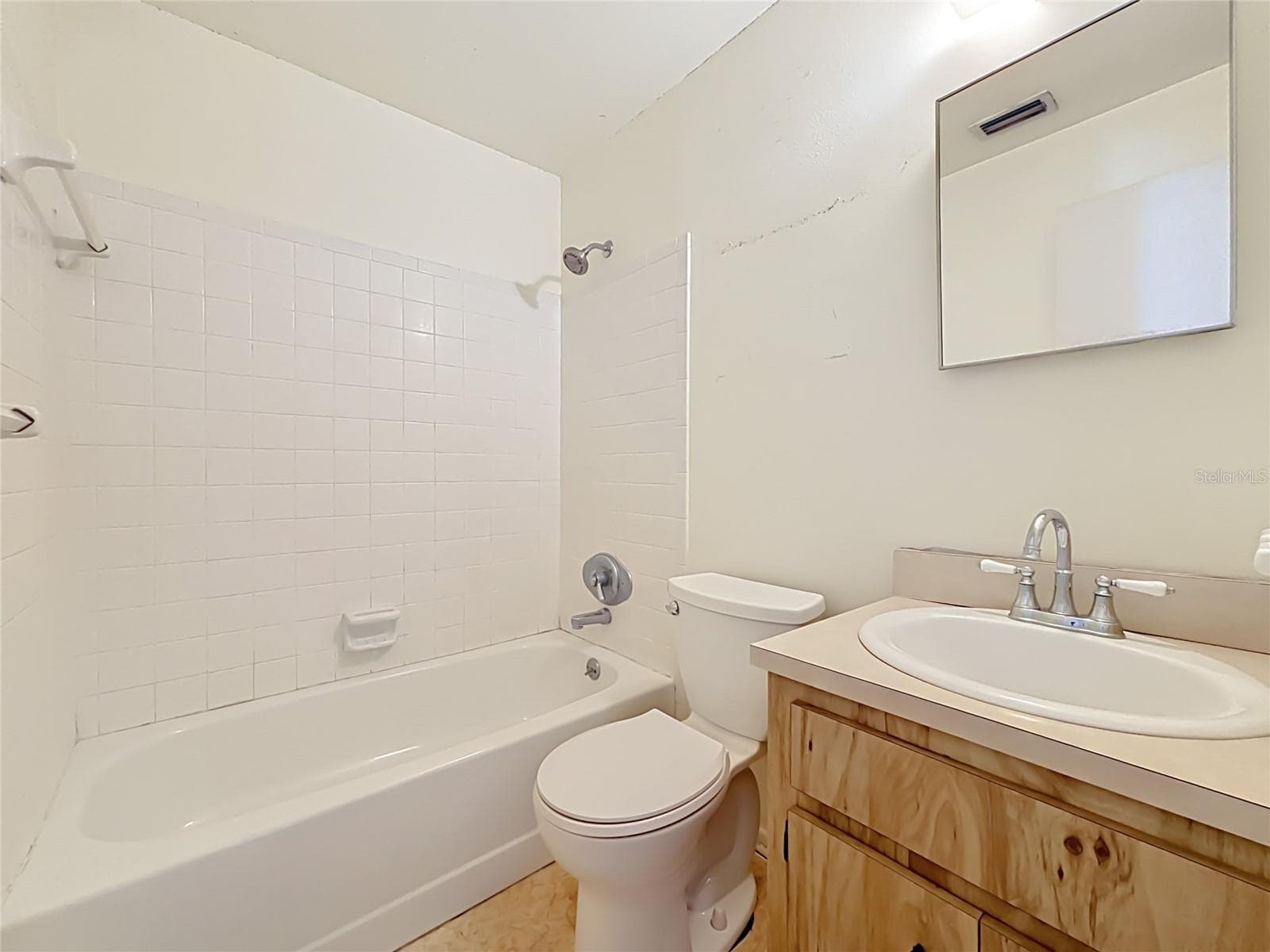 Guest Bathroom - 3749 FEATHER DR, LAKELAND