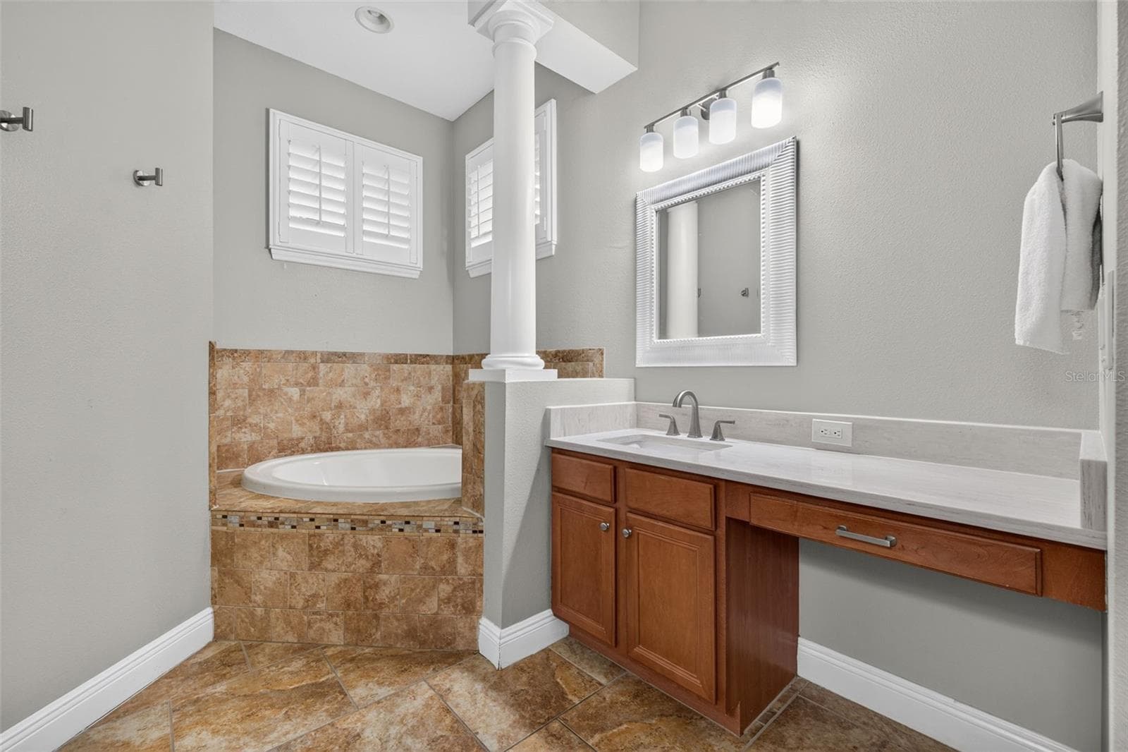 Single Family Residence at 15714 IBISRIDGE DR, LITHIA, photo 23 of 59