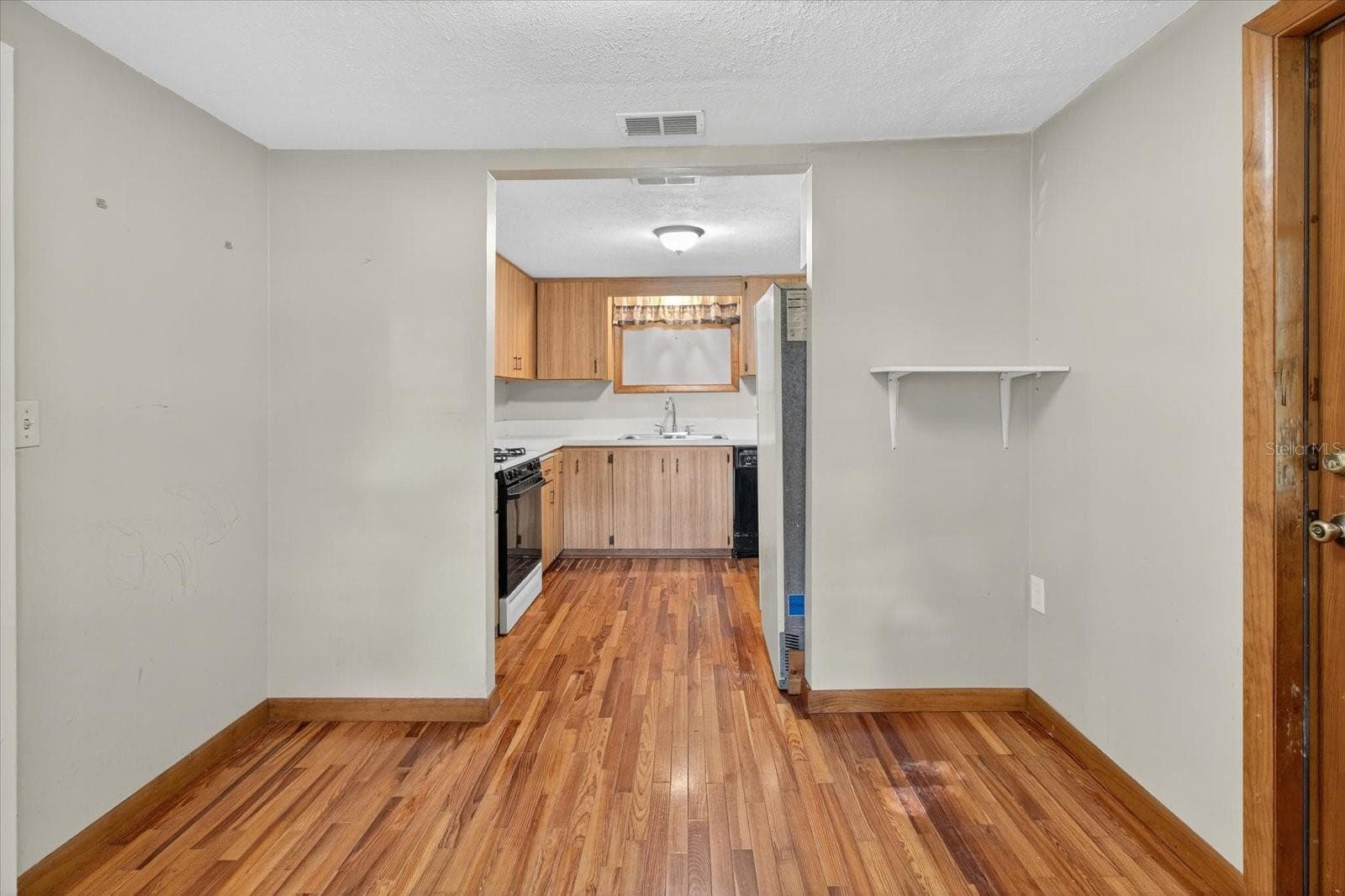 Single Family Residence at 10019 CURLEY RD, SAN ANTONIO, photo 18 of 77