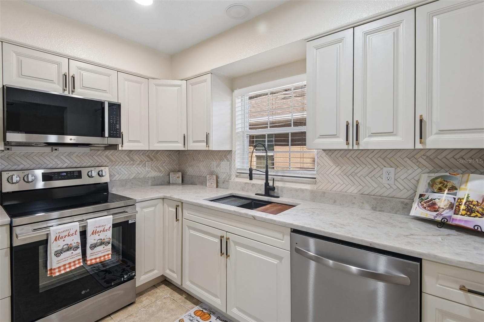 Single Family Residence at 1866 BETTY LN, CLEARWATER, photo 18 of 33