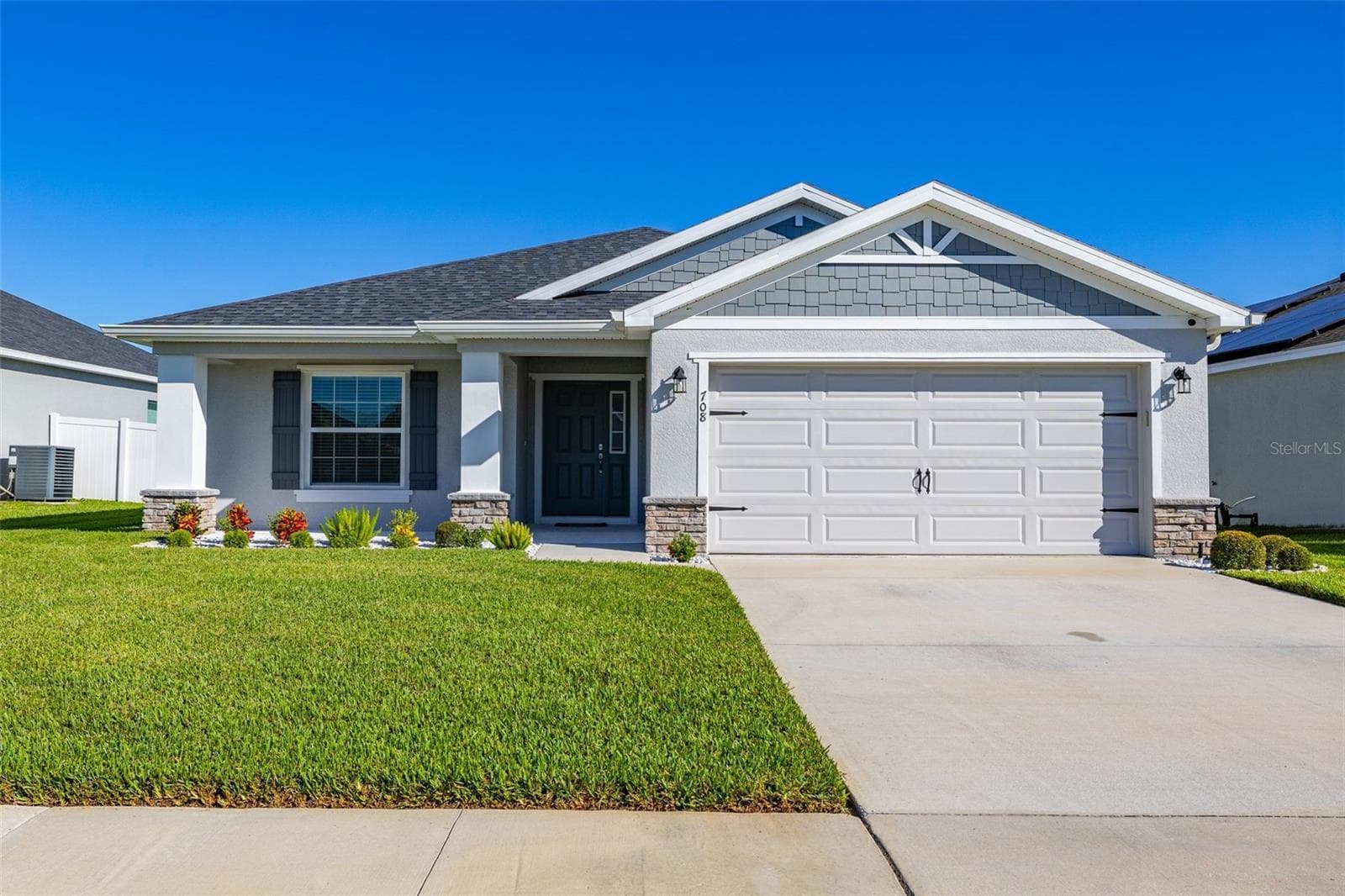 708 DAPHNE DR