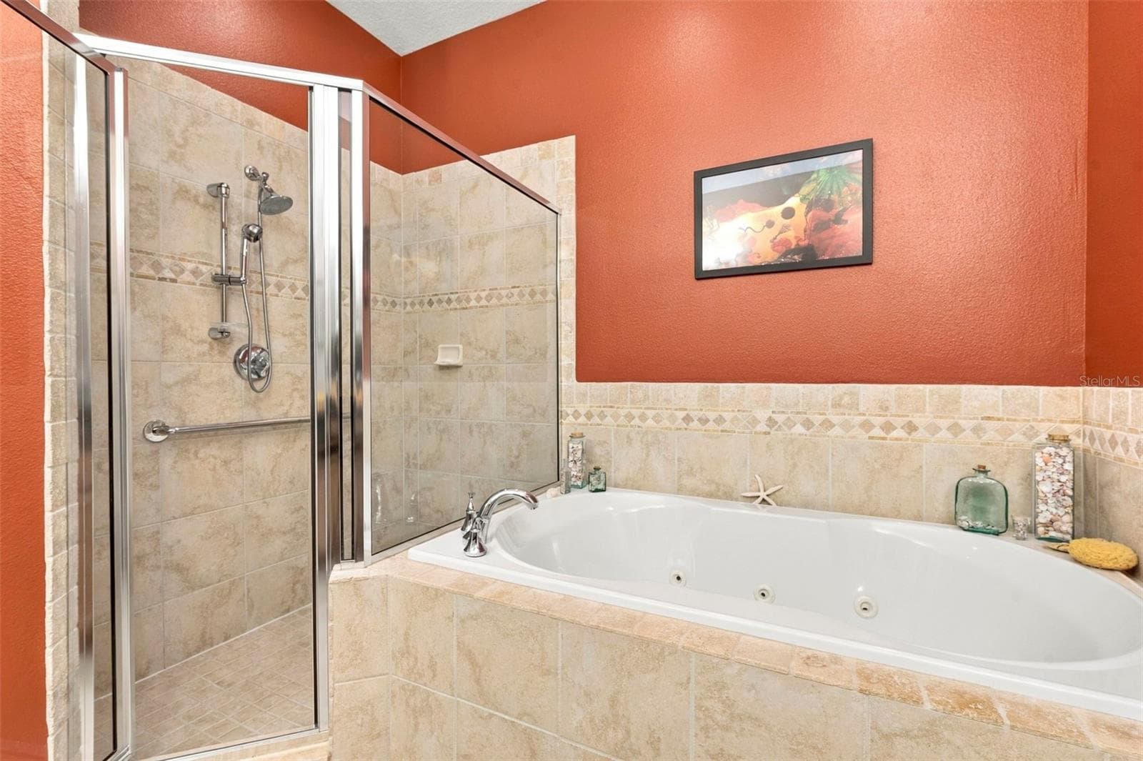 Primary Bedroom with En-Suite Bathroom, His & Her Walk-in Closets, Double sinks with Granite countertops, jacuzzi tub, separate shower - 10 LINCOLN AVE S, ST PETERSBURG