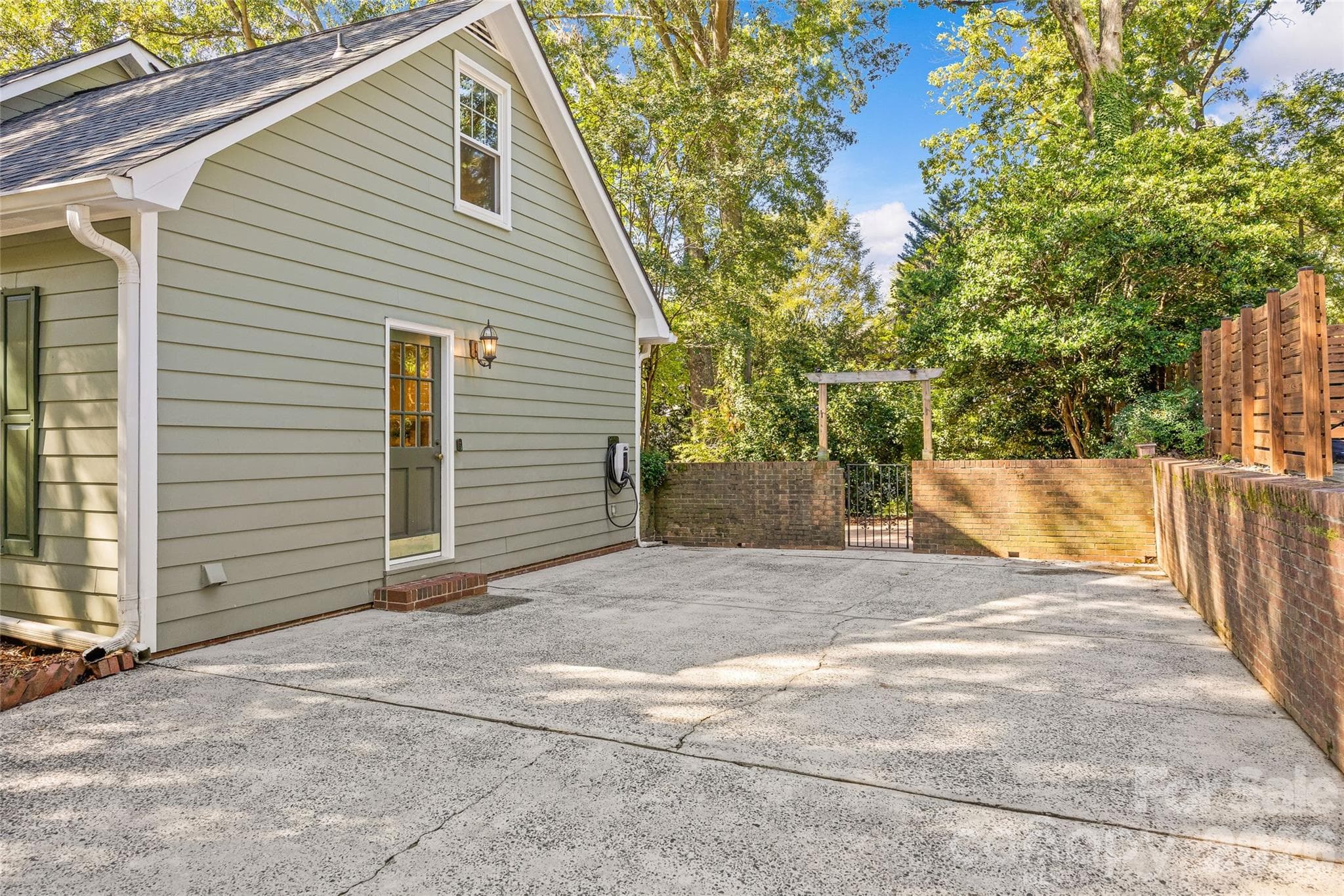 Single Family Residence at 5132 Camilla Drive, Charlotte, photo 4 of 47