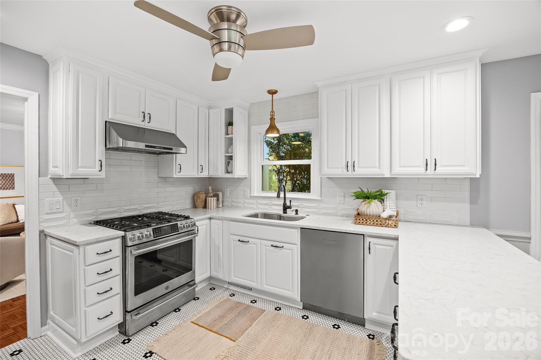 6 burner gas range - 5132 Camilla Drive, Charlotte