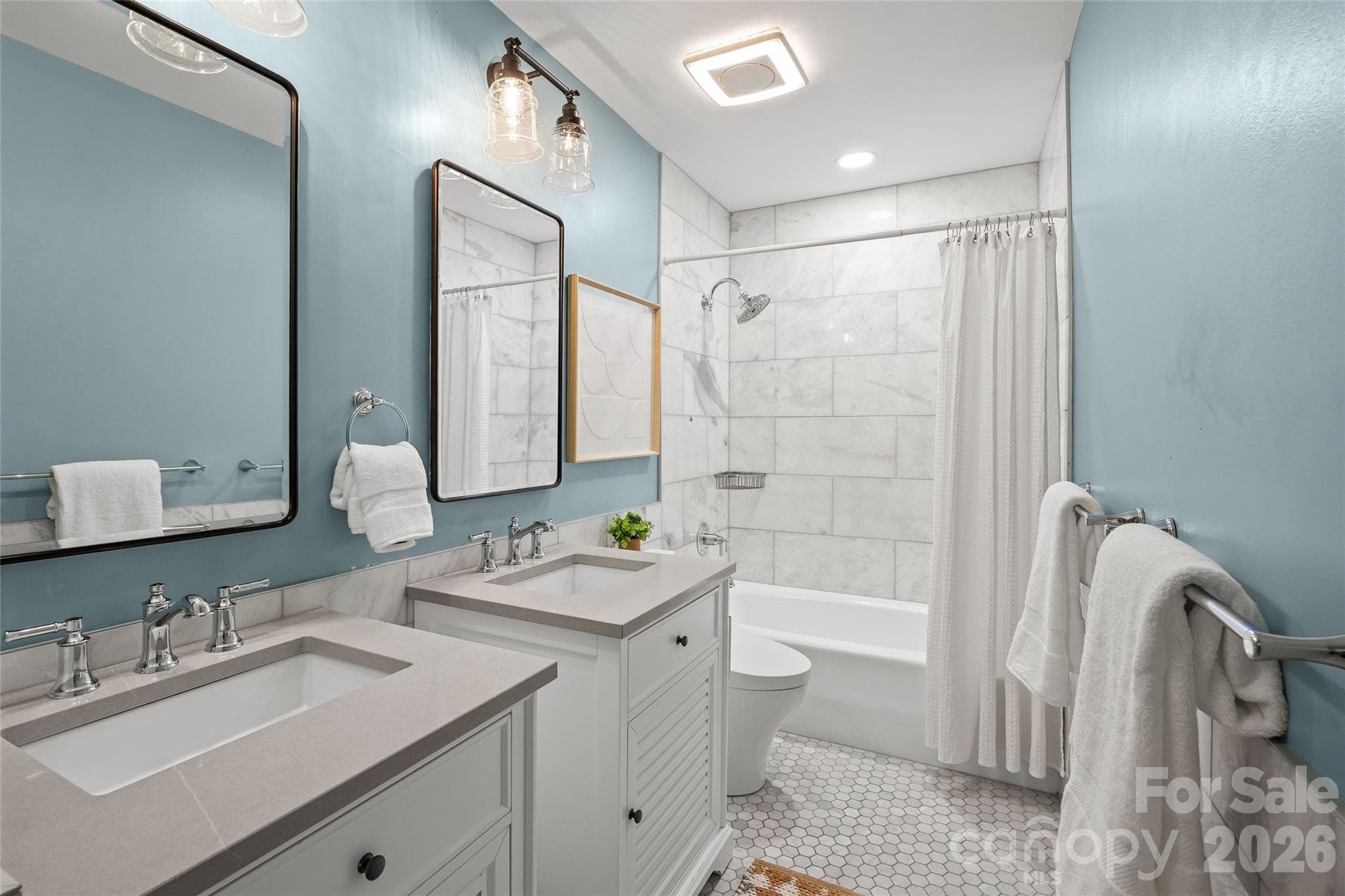 Updated Full Bathroom - 5132 Camilla Drive, Charlotte