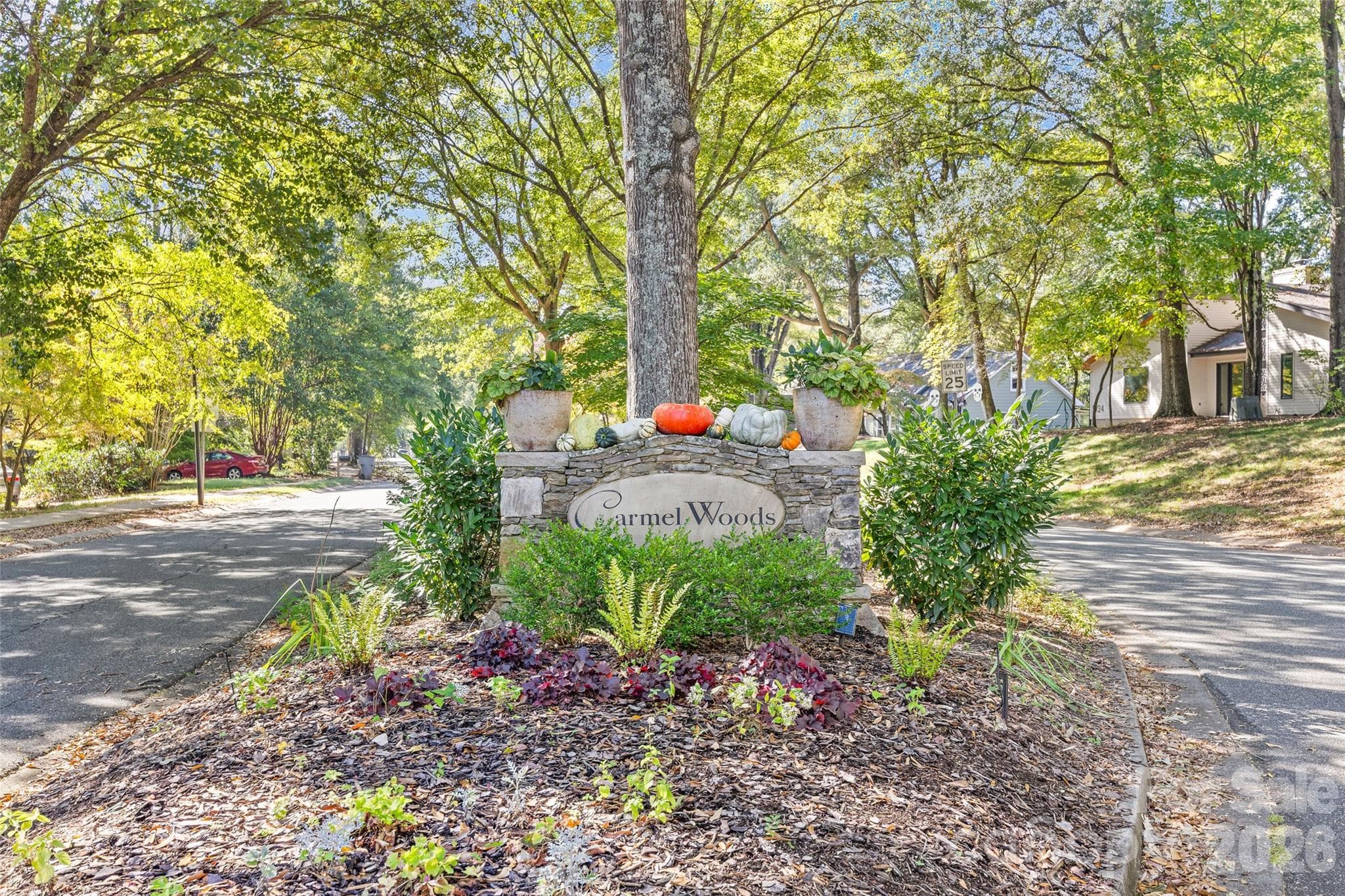 Beautiful Carmel Woods close to Southpark - 5132 Camilla Drive, Charlotte