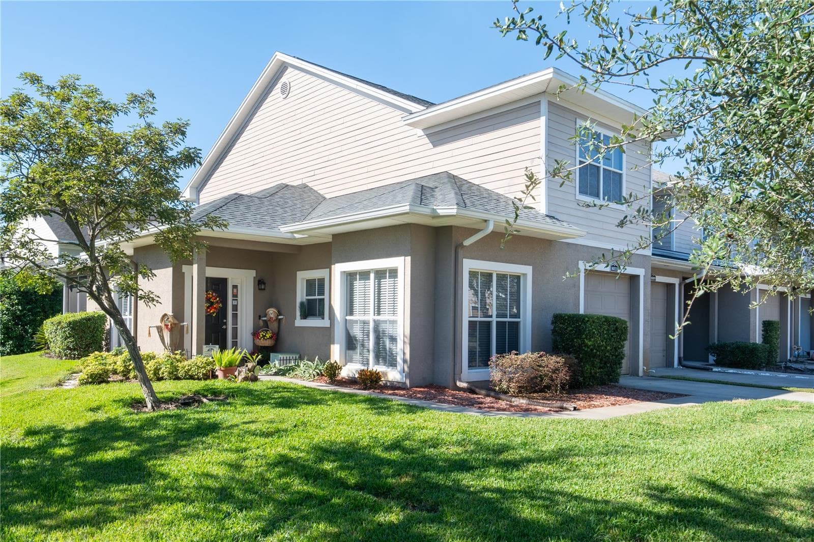 Side Exterior - 8011 DOWN ROYAL RD, TAMPA