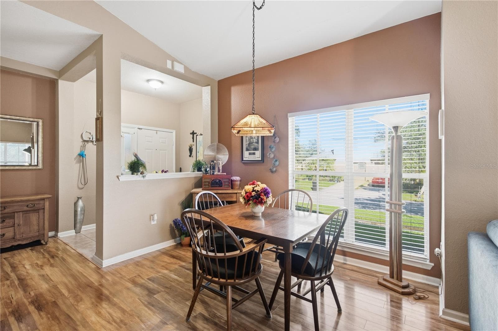 Dining Area - 8011 DOWN ROYAL RD, TAMPA
