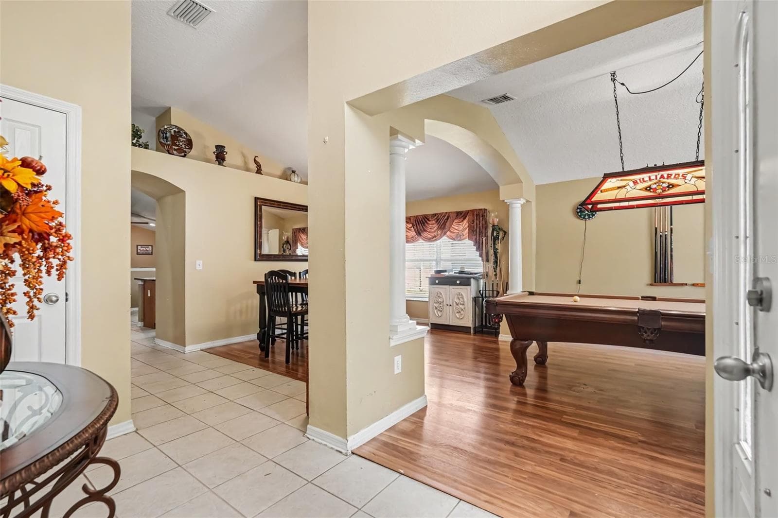 Single Family Residence at 6805 BLUFF MEADOW CT, WESLEY CHAPEL, photo 2 of 19