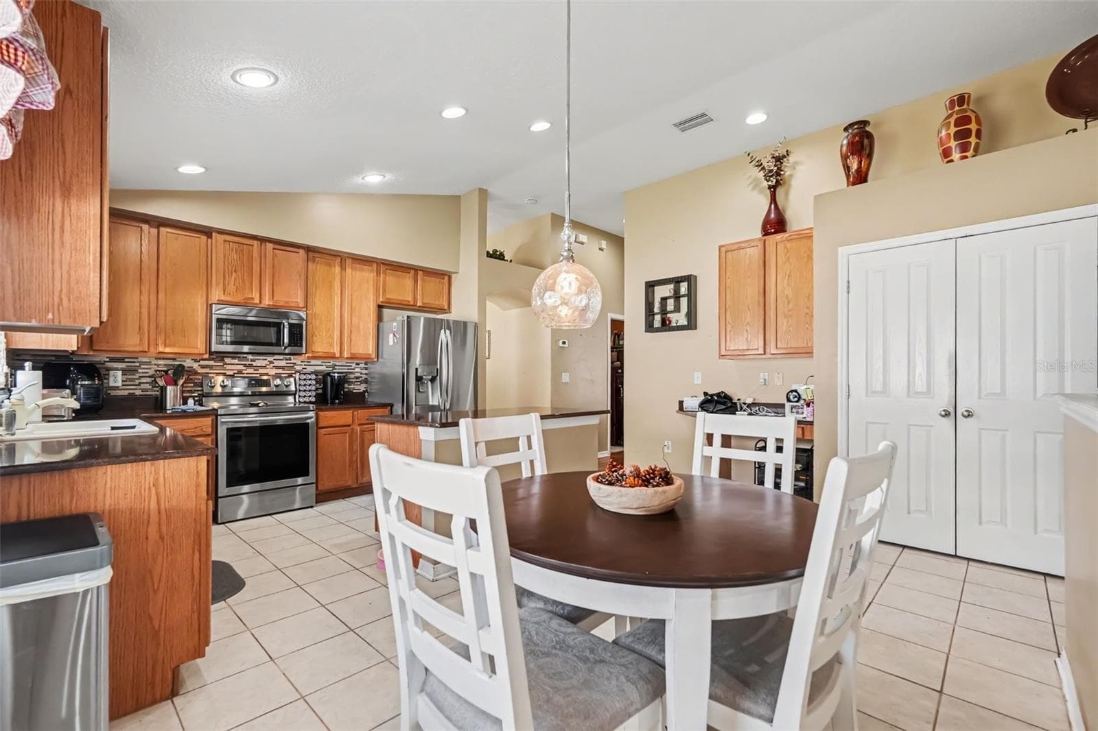 Single Family Residence at 6805 BLUFF MEADOW CT, WESLEY CHAPEL, photo 6 of 19
