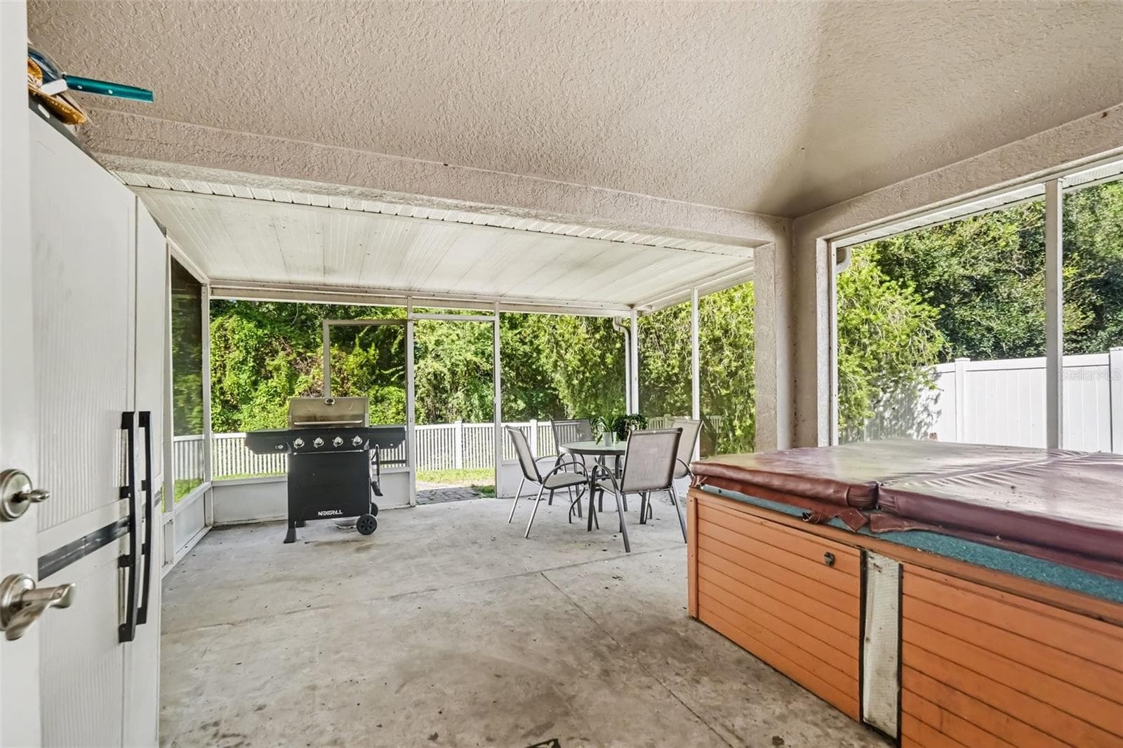 Single Family Residence at 6805 BLUFF MEADOW CT, WESLEY CHAPEL, photo 17 of 19