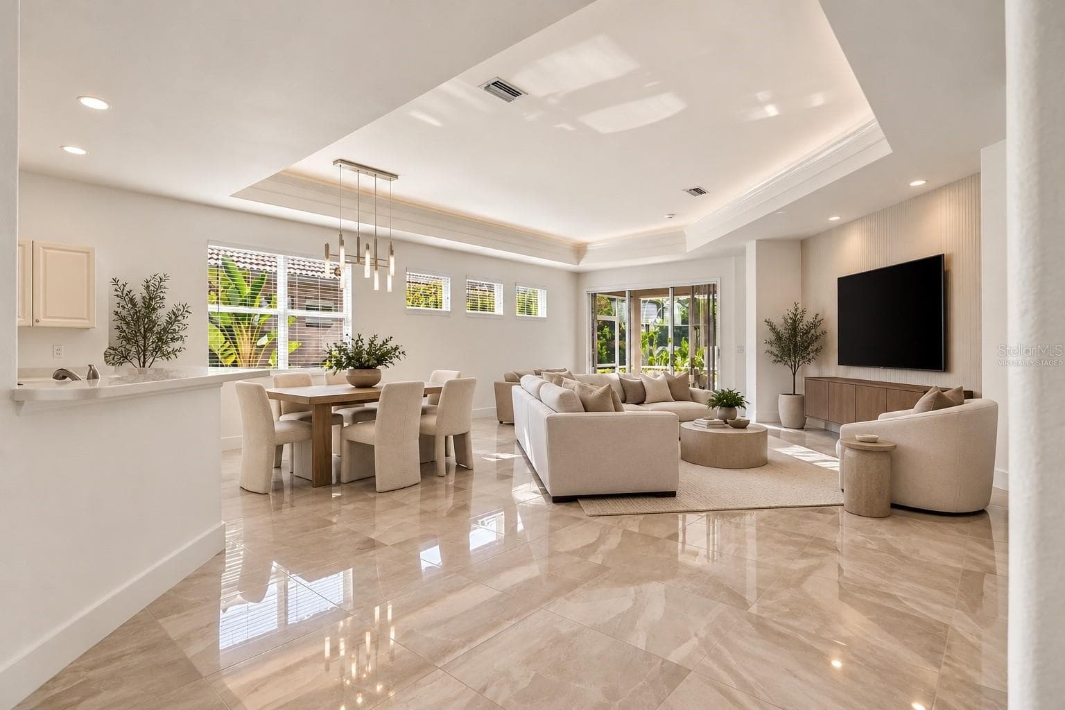 Virtually staged - 4316 CALLISTA LN, SARASOTA