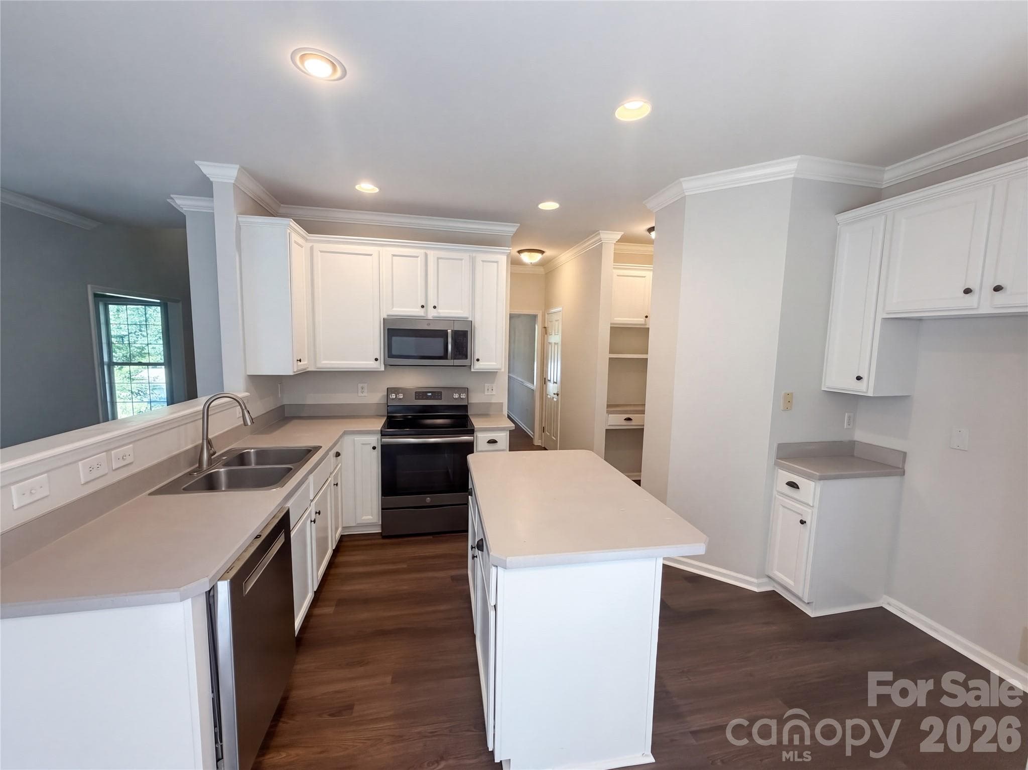 Single Family Residence at 8303 Poplar Grove Circle, Waxhaw, photo 5 of 37