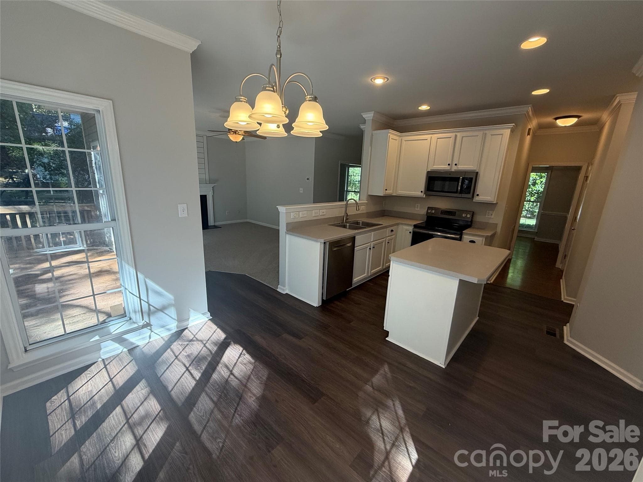 Single Family Residence at 8303 Poplar Grove Circle, Waxhaw, photo 7 of 37