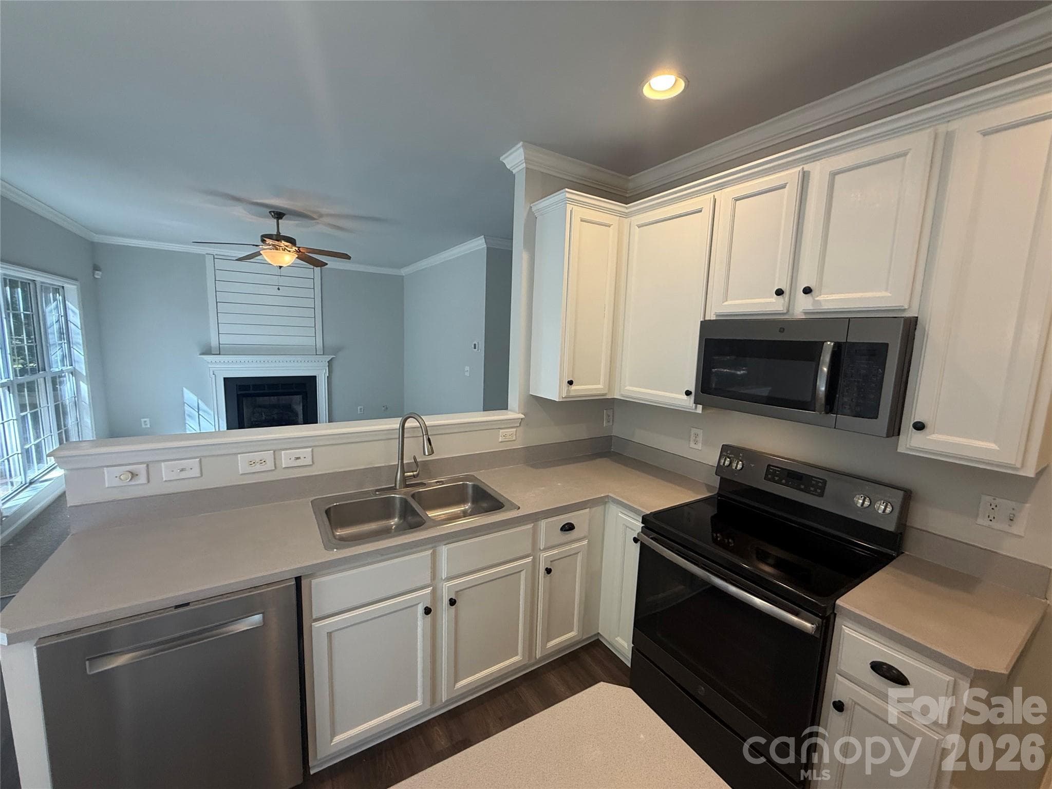 Single Family Residence at 8303 Poplar Grove Circle, Waxhaw, photo 9 of 37
