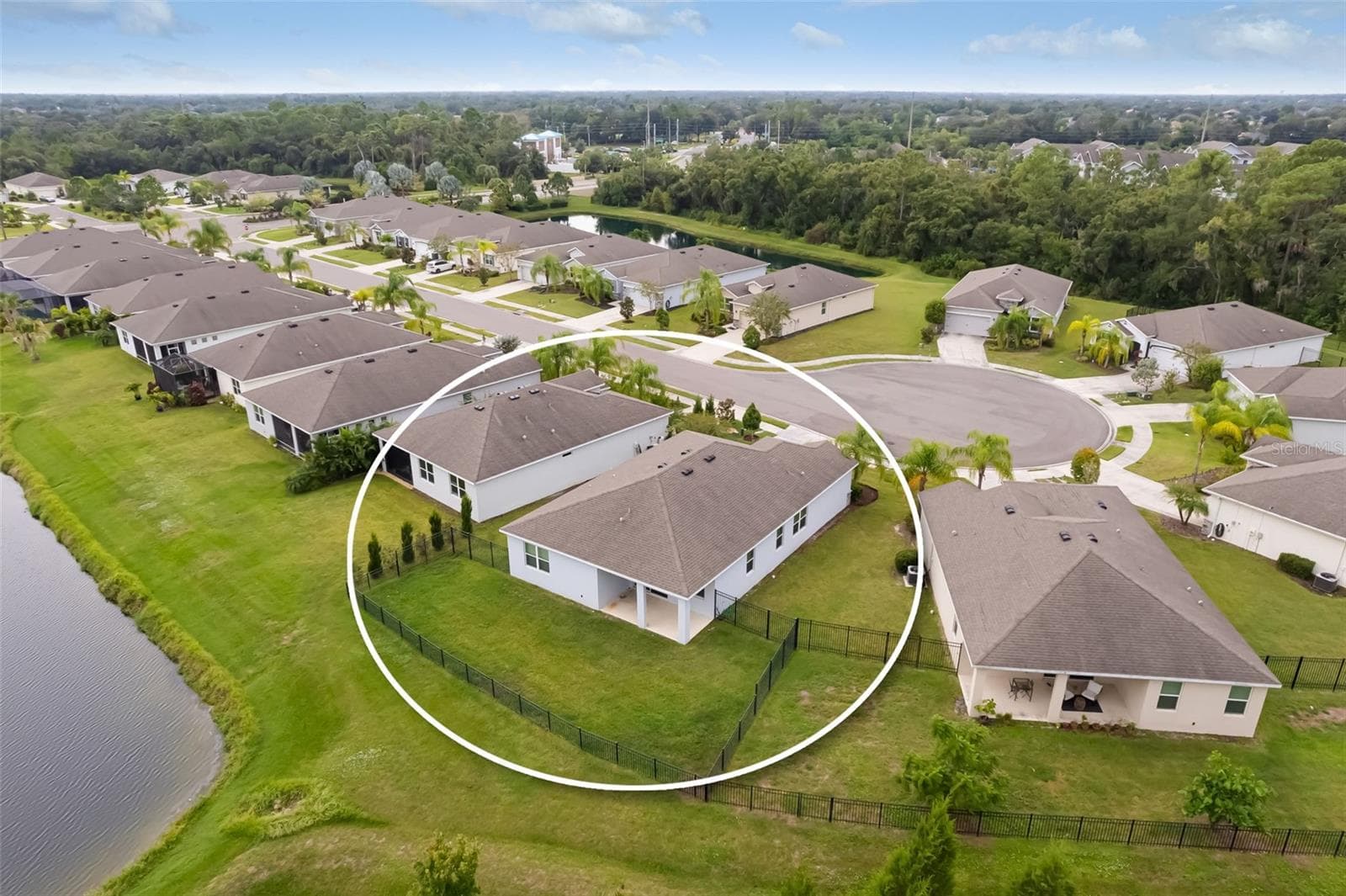 Single Family Residence at 13715 WOODBRIDGE TER, BRADENTON, photo 4 of 27