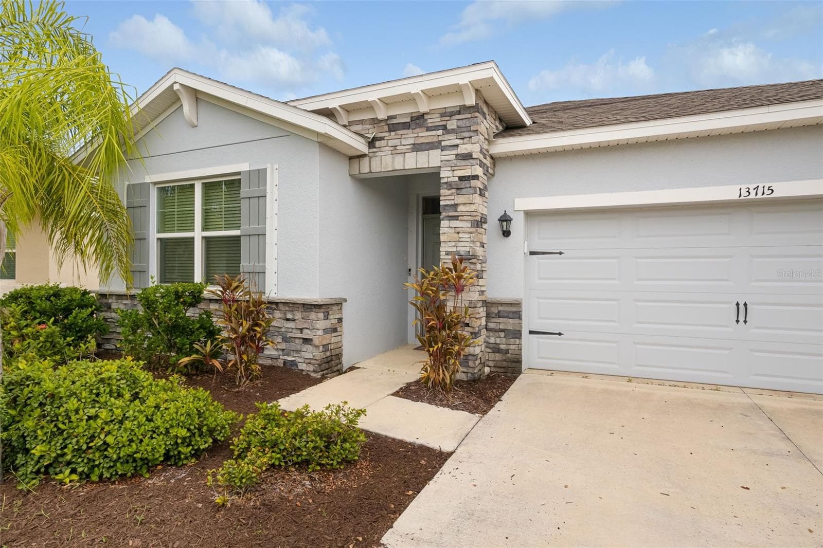 Single Family Residence at 13715 WOODBRIDGE TER, BRADENTON, photo 5 of 27