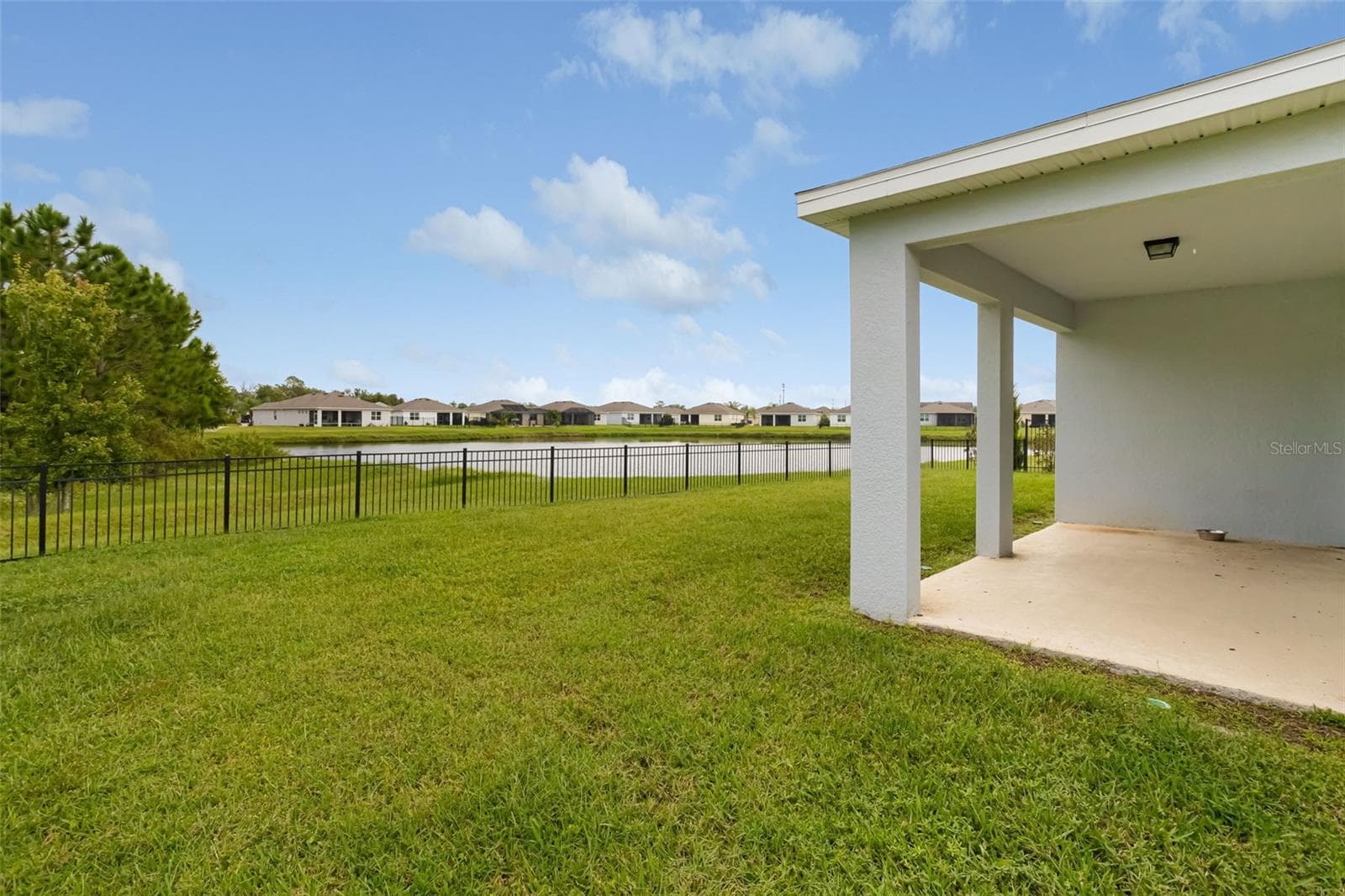 Single Family Residence at 13715 WOODBRIDGE TER, BRADENTON, photo 16 of 27