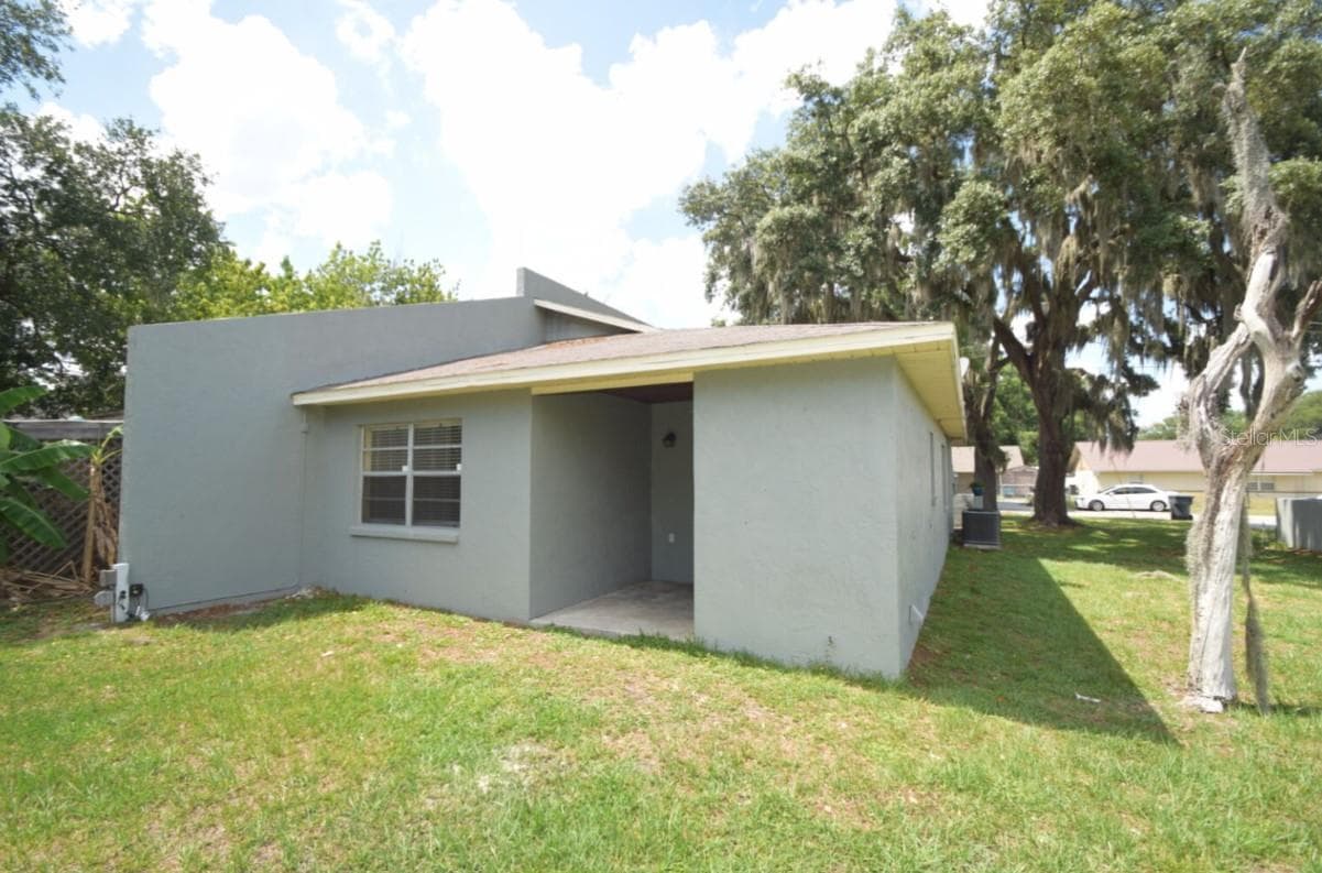 Duplex at 830 SHIRLEY ANN TRL, LAKELAND, photo 7 of 27