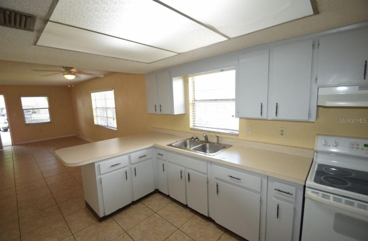 Duplex at 830 SHIRLEY ANN TRL, LAKELAND, photo 9 of 27