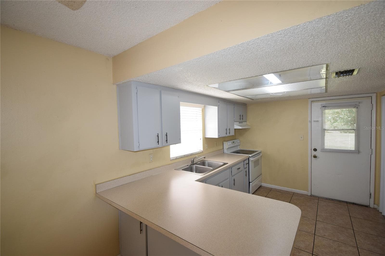 Duplex at 830 SHIRLEY ANN TRL, LAKELAND, photo 21 of 27