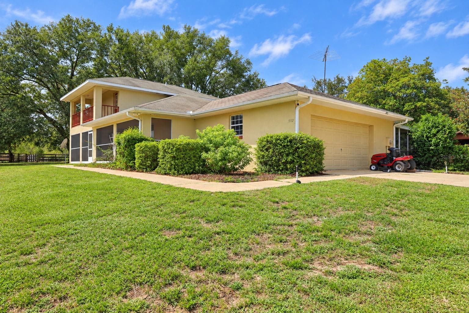 Single Family Residence at 15121 SE 175TH ST, WEIRSDALE, photo 2 of 28