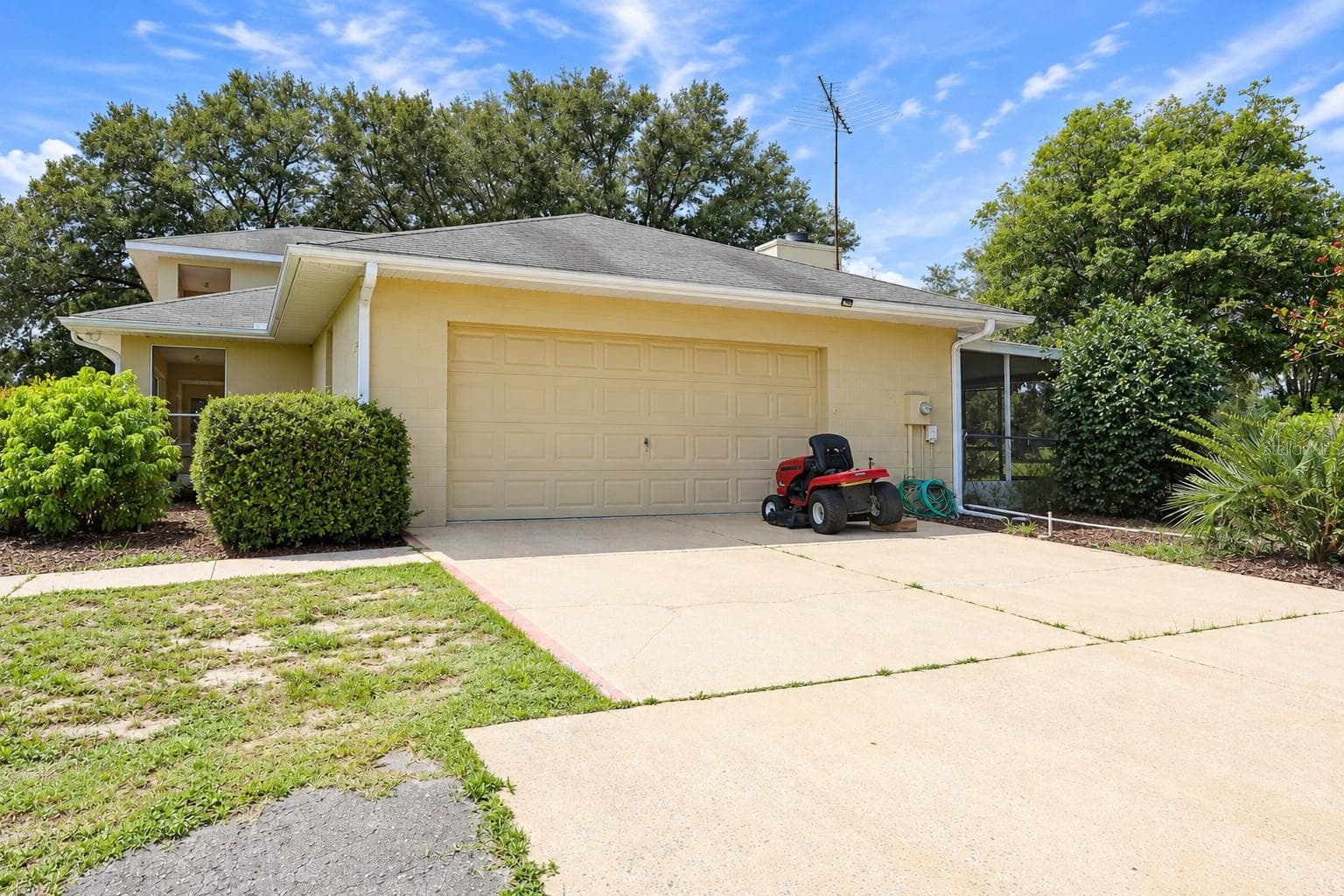 Single Family Residence at 15121 SE 175TH ST, WEIRSDALE, photo 4 of 28