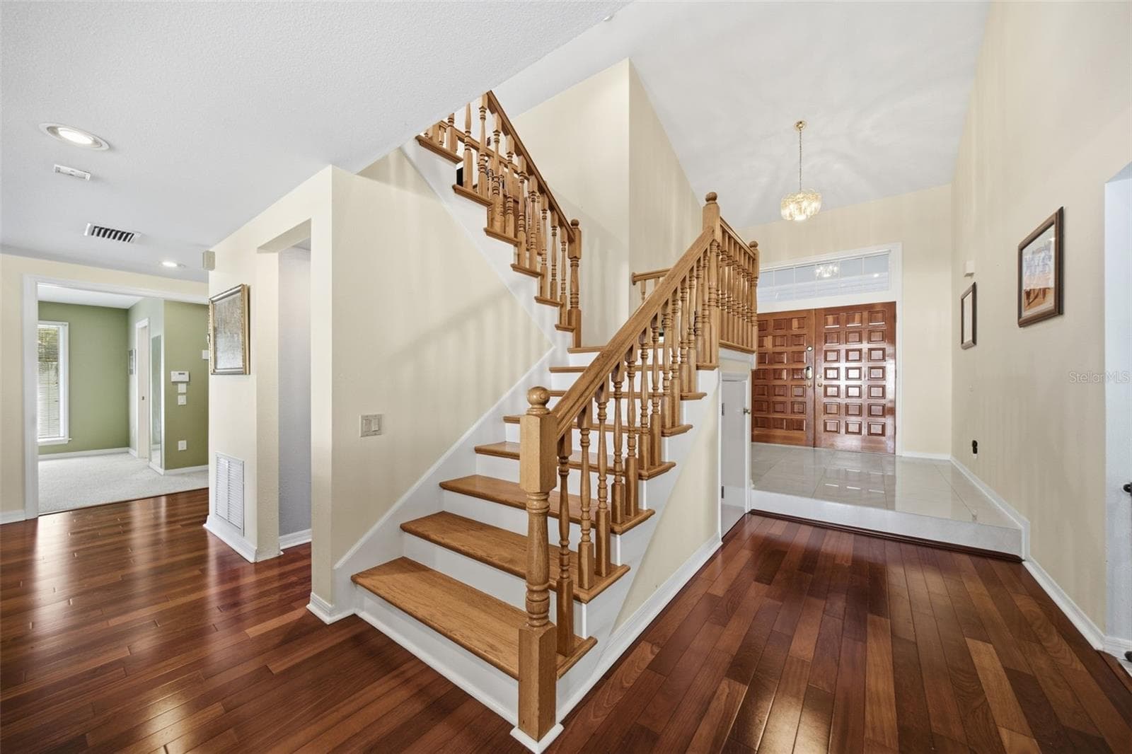 Half-turn staircase with mid-level landing - 12383 WINDTREE BLVD, SEMINOLE