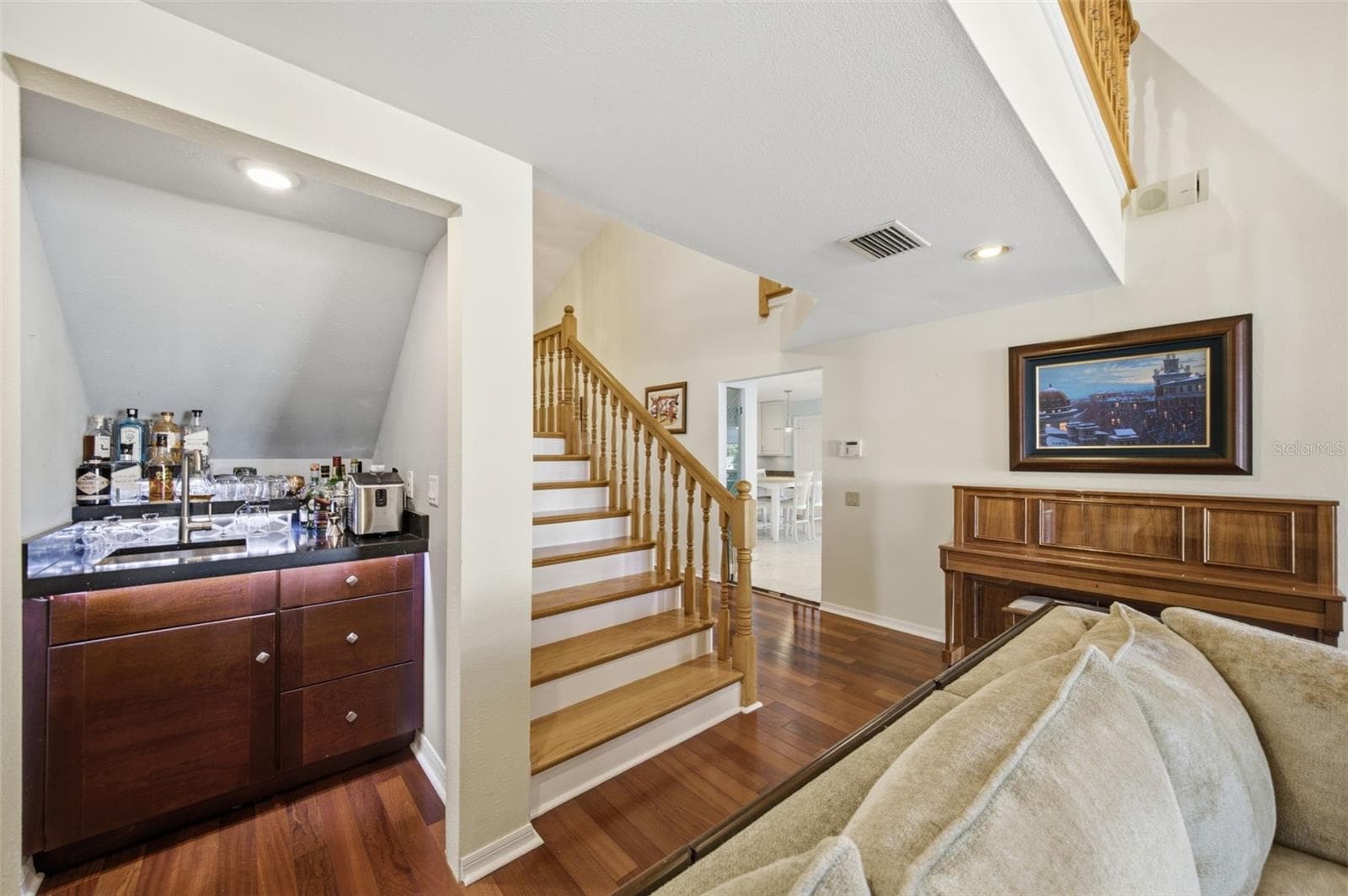 Great Room with wood flooring and 14' ceilings - 12383 WINDTREE BLVD, SEMINOLE