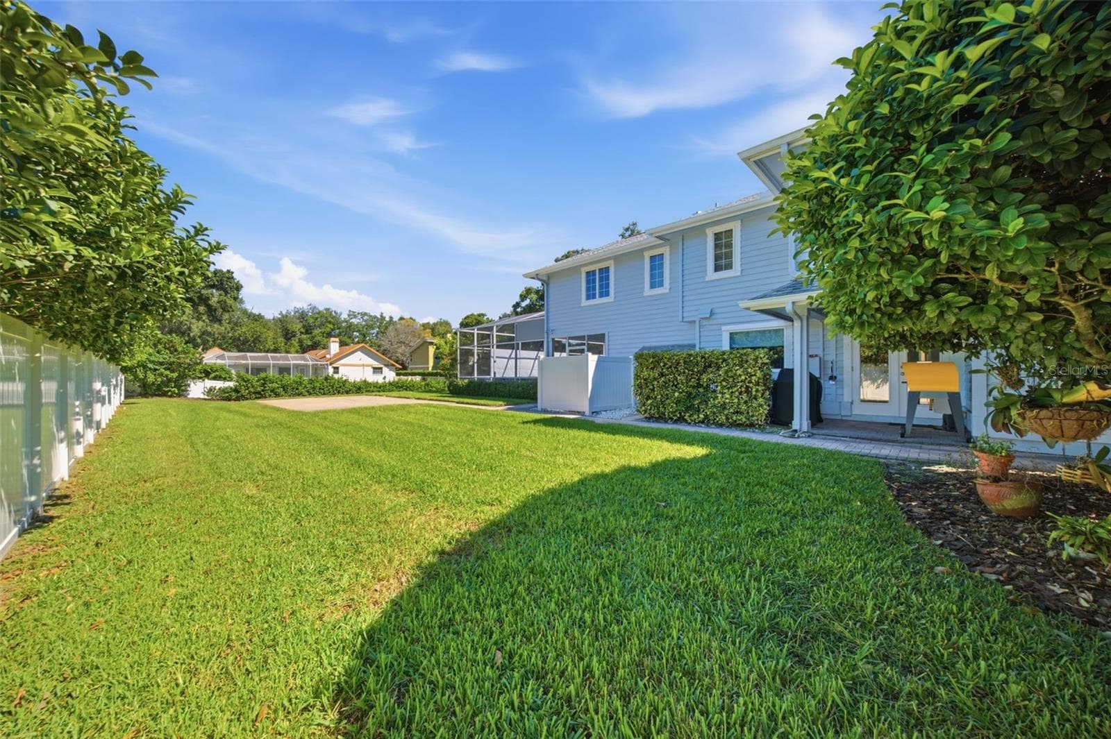 Large lush green lawn on an oversized lot - 12383 WINDTREE BLVD, SEMINOLE