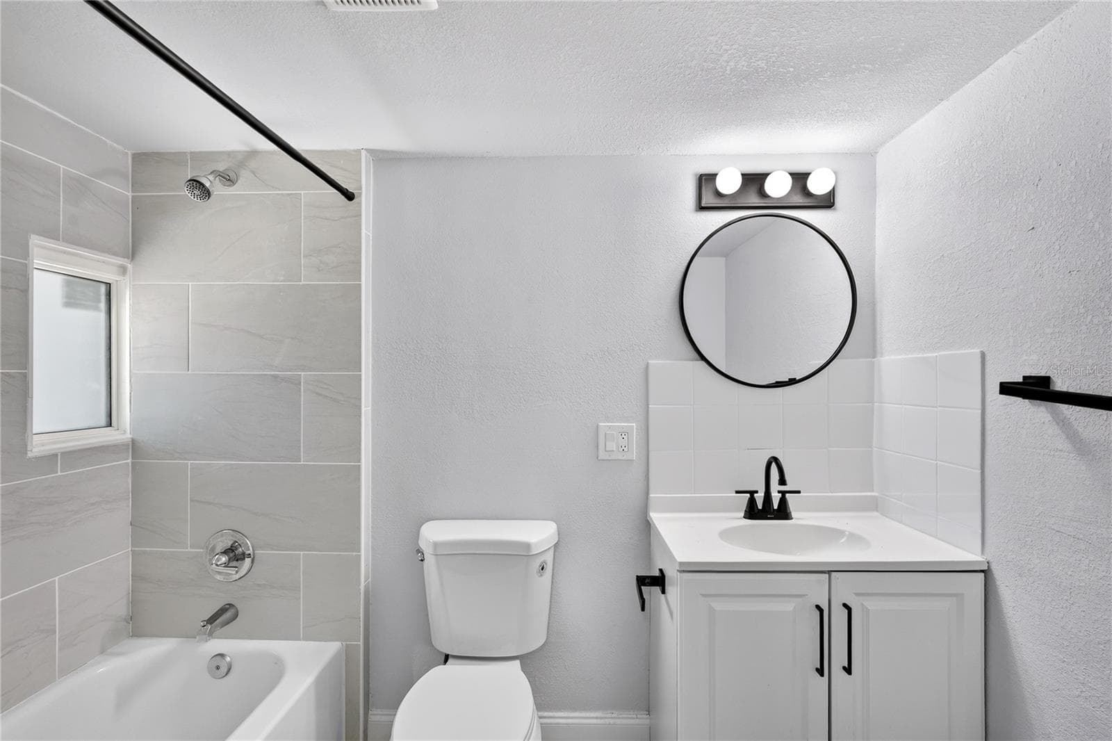 Studio Bathroom - 3717 16TH ST W, BRADENTON