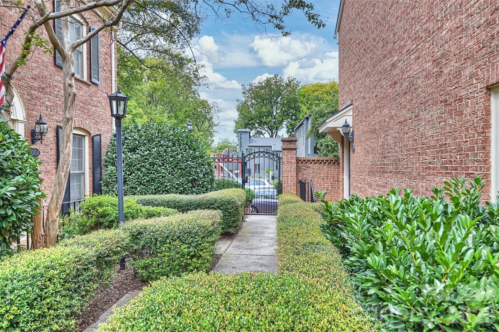 Condominium at 500 N Poplar Street, Charlotte, photo 2 of 35