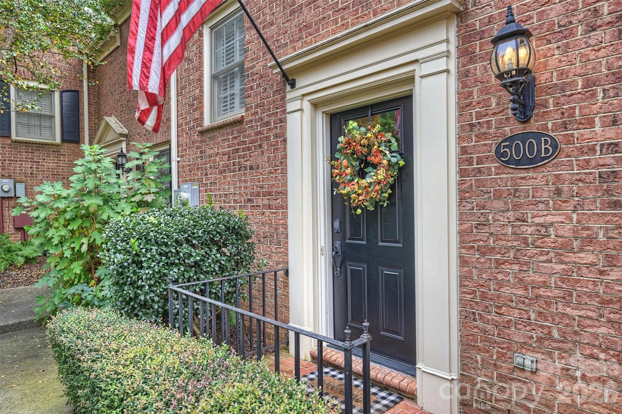 Condominium at 500 N Poplar Street, Charlotte, photo 4 of 35
